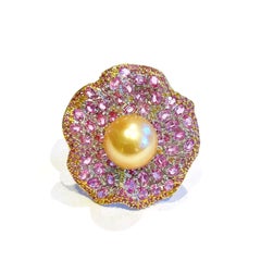 Anello Bochic "Orient" vintage con perle dei mari del sud e zaffiri rosa in oro 18 carati e seta