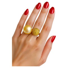 Bochic "Orient" Anello vintage con perle dei mari del sud e zaffiri in oro e argento 18 carati