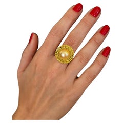 Bochic "Orient" Anello vintage con perle dei mari del sud e zaffiri in oro e argento 18 carati Bochic "Orient" Anello vintage con perle dei mari del sud e zaffiri in oro e argento 18 carati