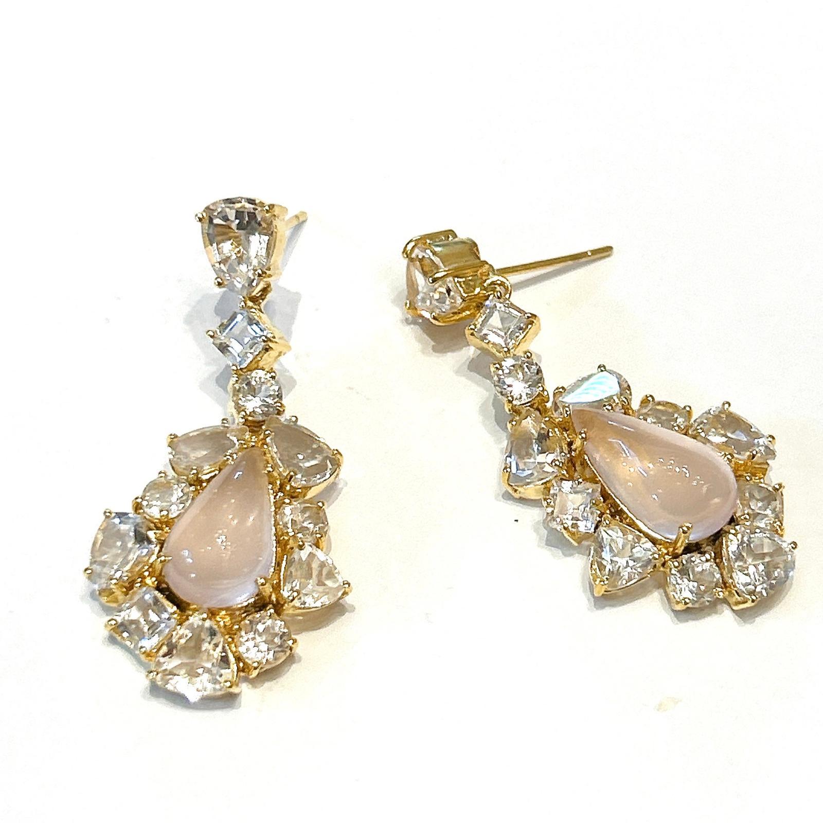 Bochic “Orient” White Topaz & Rose Quartz Earrings Set 18K Gold&Silver 

White Topaz - 11 Carats 
Pink Quartz - 15 Carats 

The earrings from the 