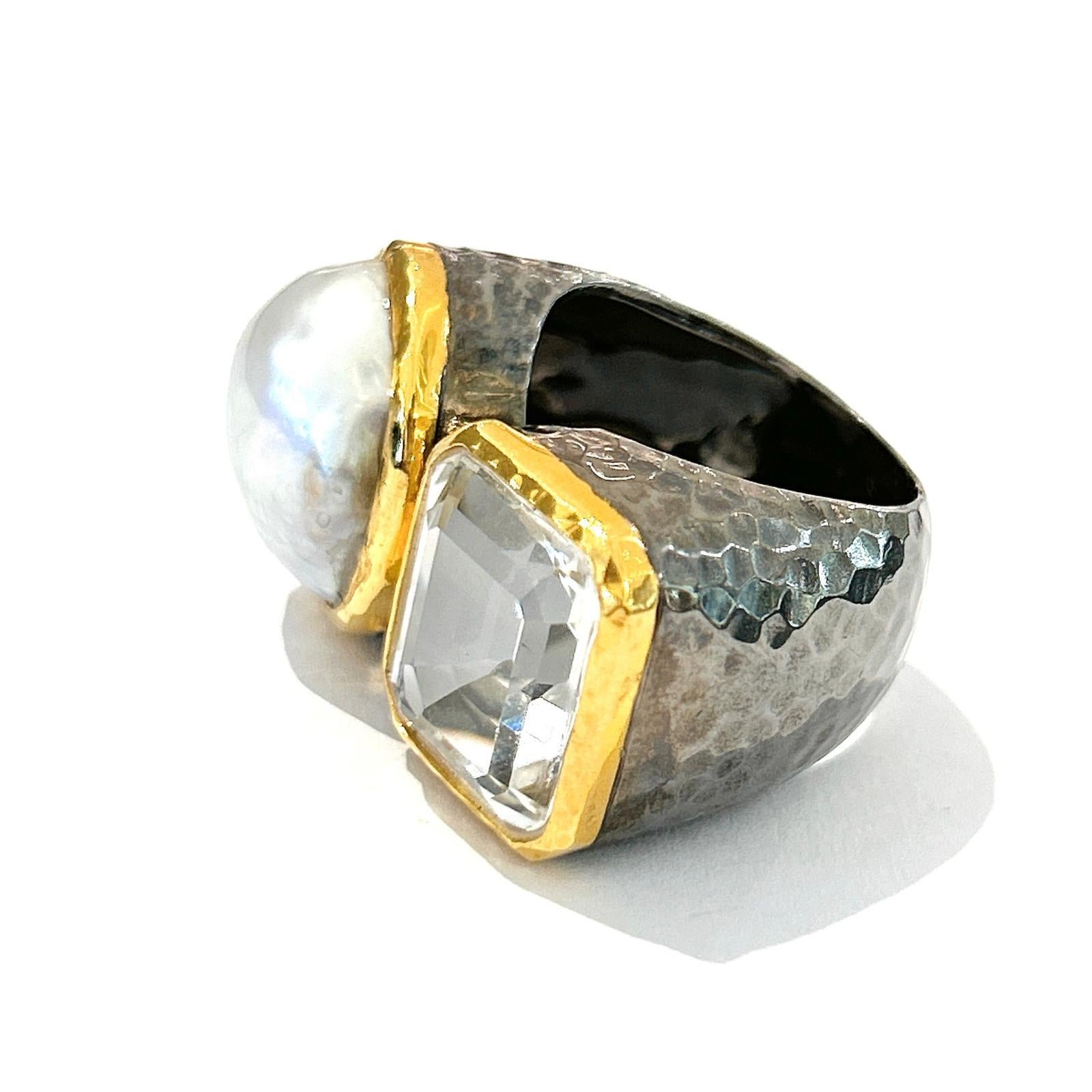Bochic “Orient” White Topaz & White South Pearl Ring Set 18K White Gold & Silver 

Natural White Topaz - 2.50  carats 
White south sea Pearl

This Ring is from the 