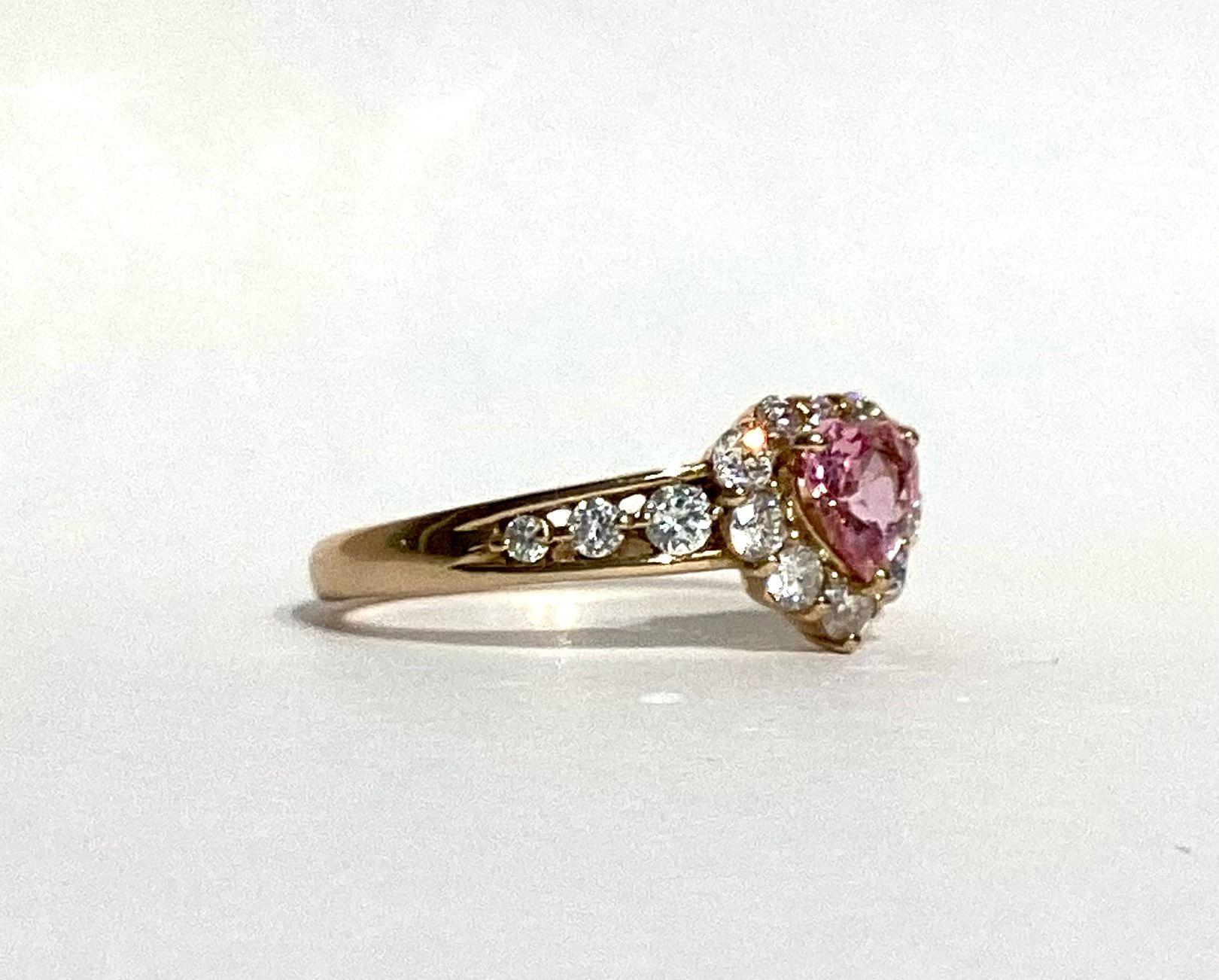 Bochic “Padparadscha” Pink Sapphire & Diamond Cluster 18K Gold Ring  In New Condition For Sale In New York, NY