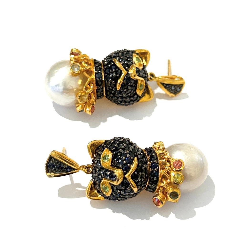 Bochic “Retro” Sapphire & South Sea Pearl Cat Earrigns Set In 18K Gold & Silver  In New Condition For Sale In New York, NY