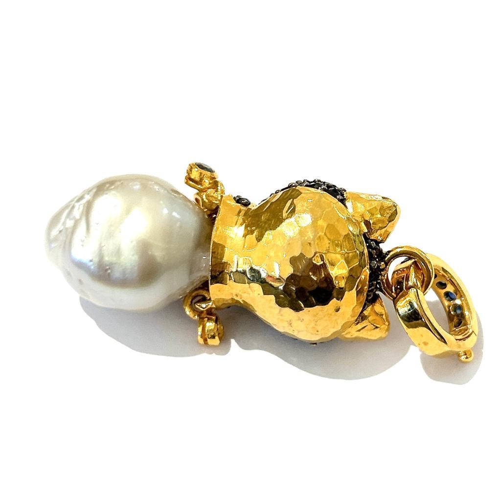 Brilliant Cut Bochic “Retro” Sapphire & South Sea Pearl Cat Pendent Set In 18K Gold & Silver  For Sale