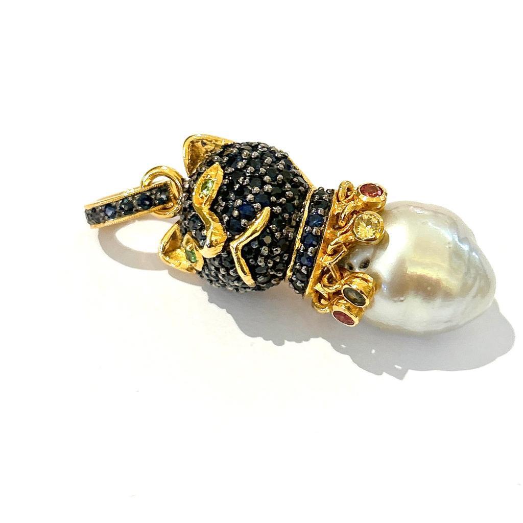 Bochic “Retro” Sapphire & South Sea Pearl Cat Pendent Set In 18K Gold & Silver  In New Condition For Sale In New York, NY