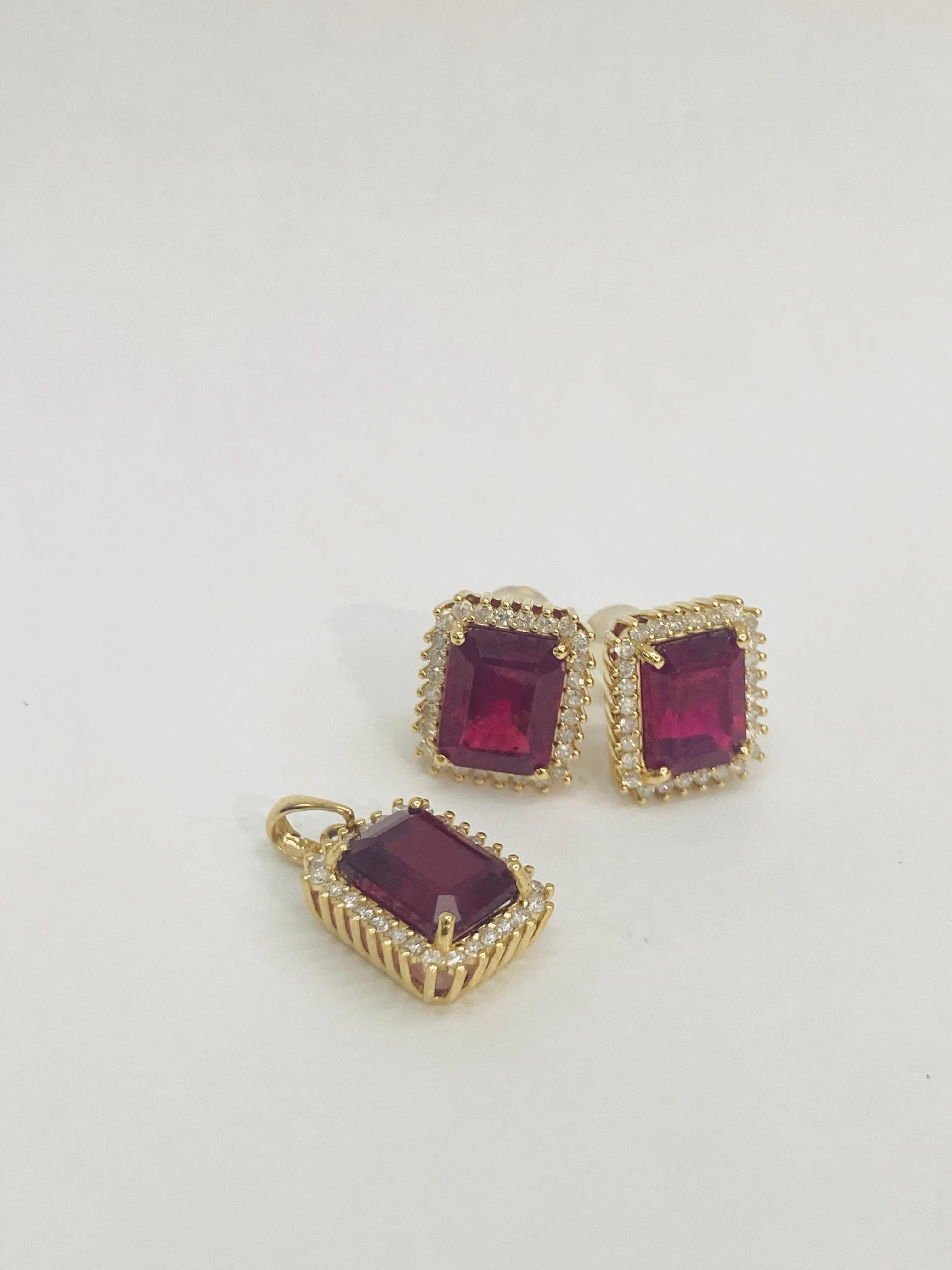 Brilliant Cut Bochic “Retro Vintage” Diamond & Ruby Retro Set, Earrings & Pendent In 18K Gold  For Sale