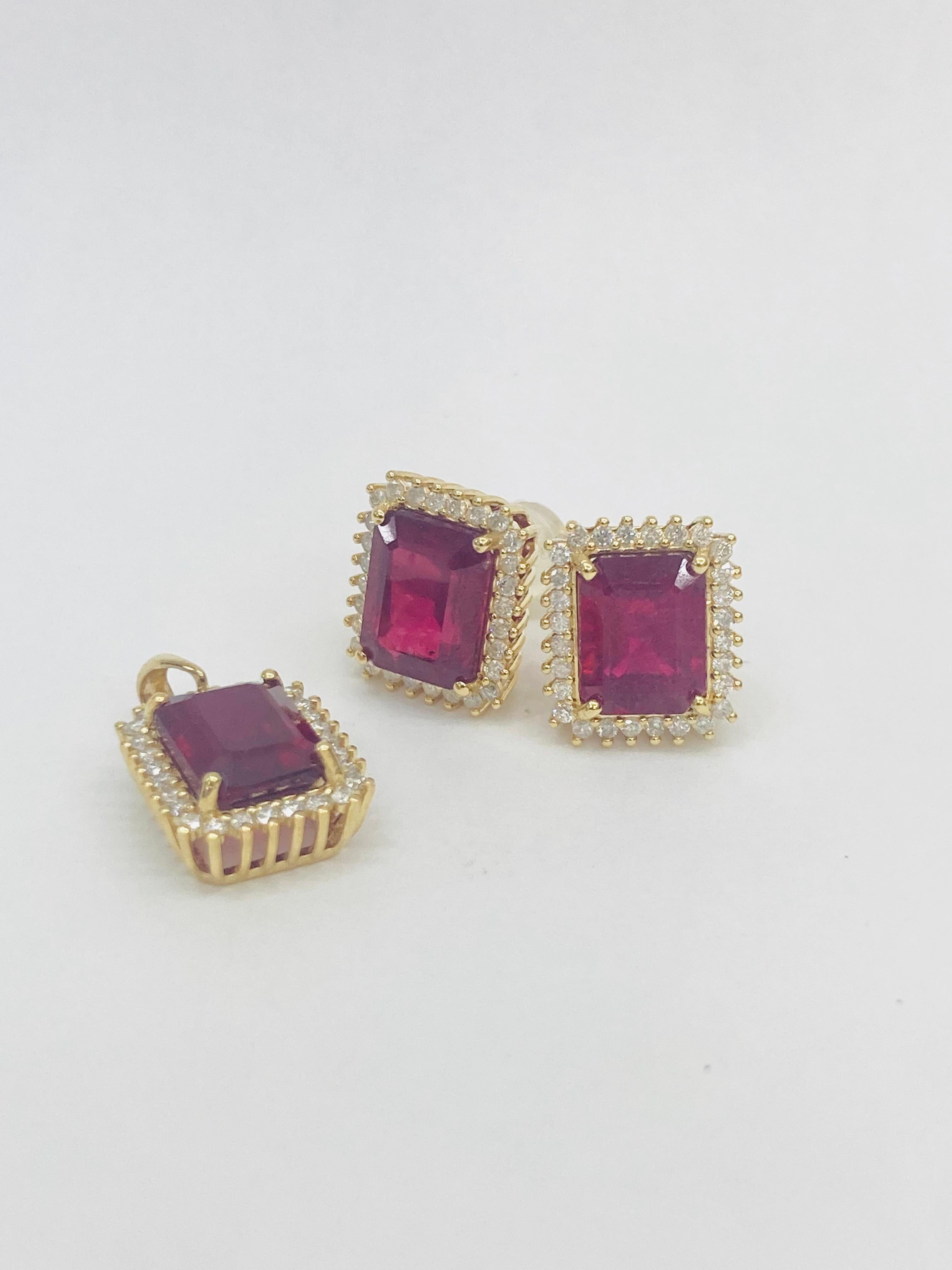 Women's Bochic “Retro Vintage” Diamond & Ruby Retro Set, Earrings & Pendent In 18K Gold  For Sale