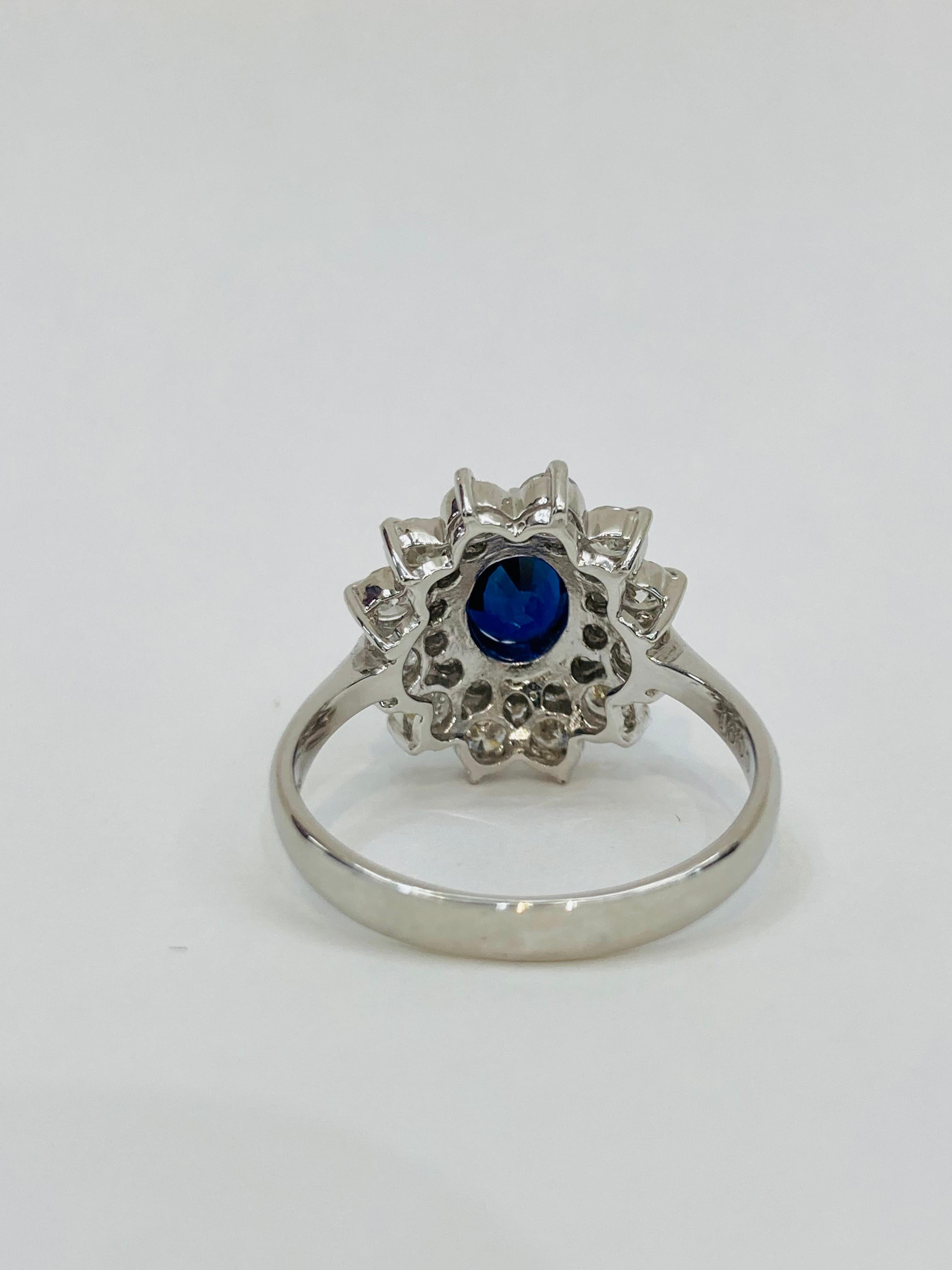 Bochic Retro Vintage Natürlicher blauer Saphir Platin Diamant Cluster-Ring (Brillantschliff) im Angebot