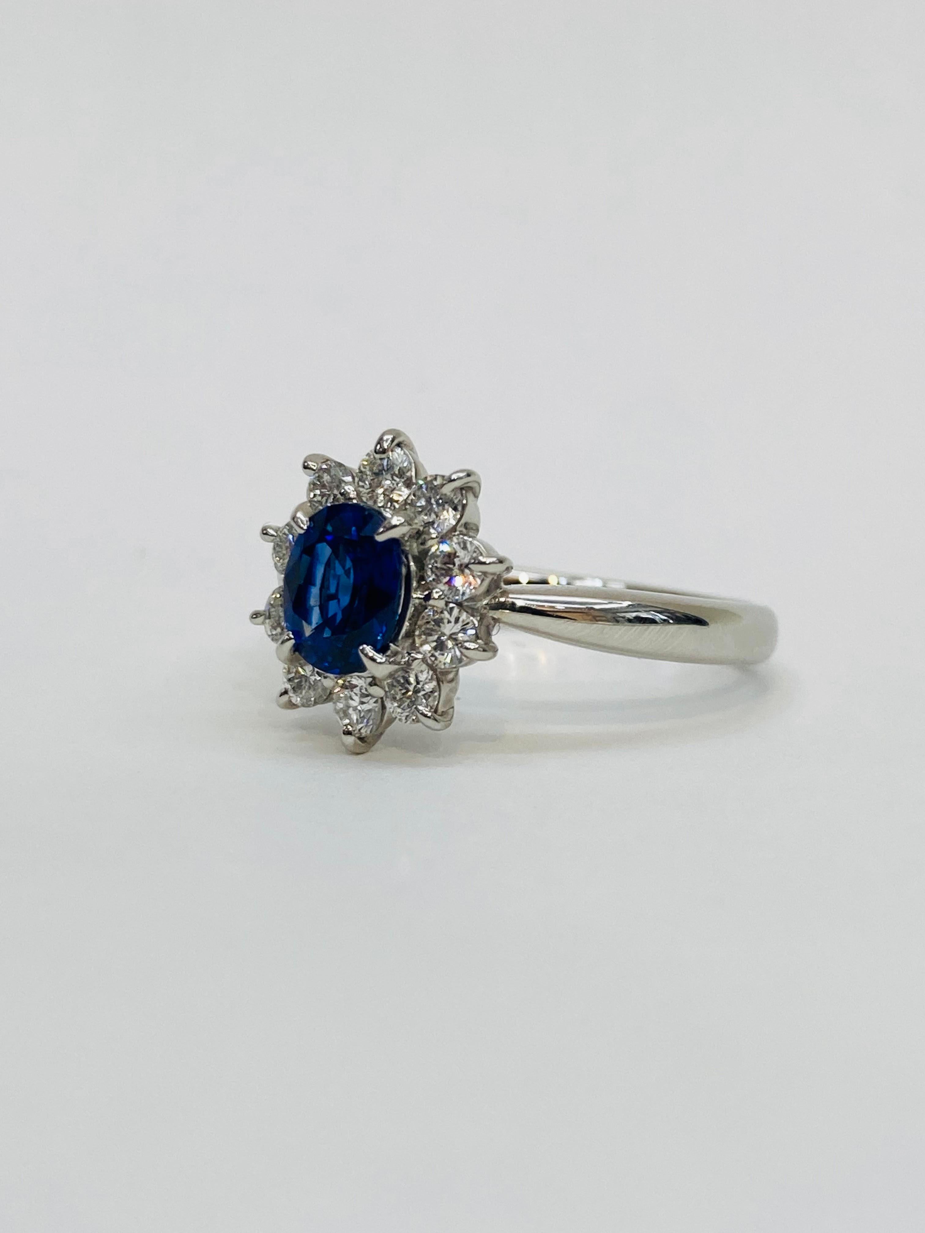 Bochic “Retro Vintage” Natural Blue Sapphire Platinum Diamond Cluster Ring For Sale 2