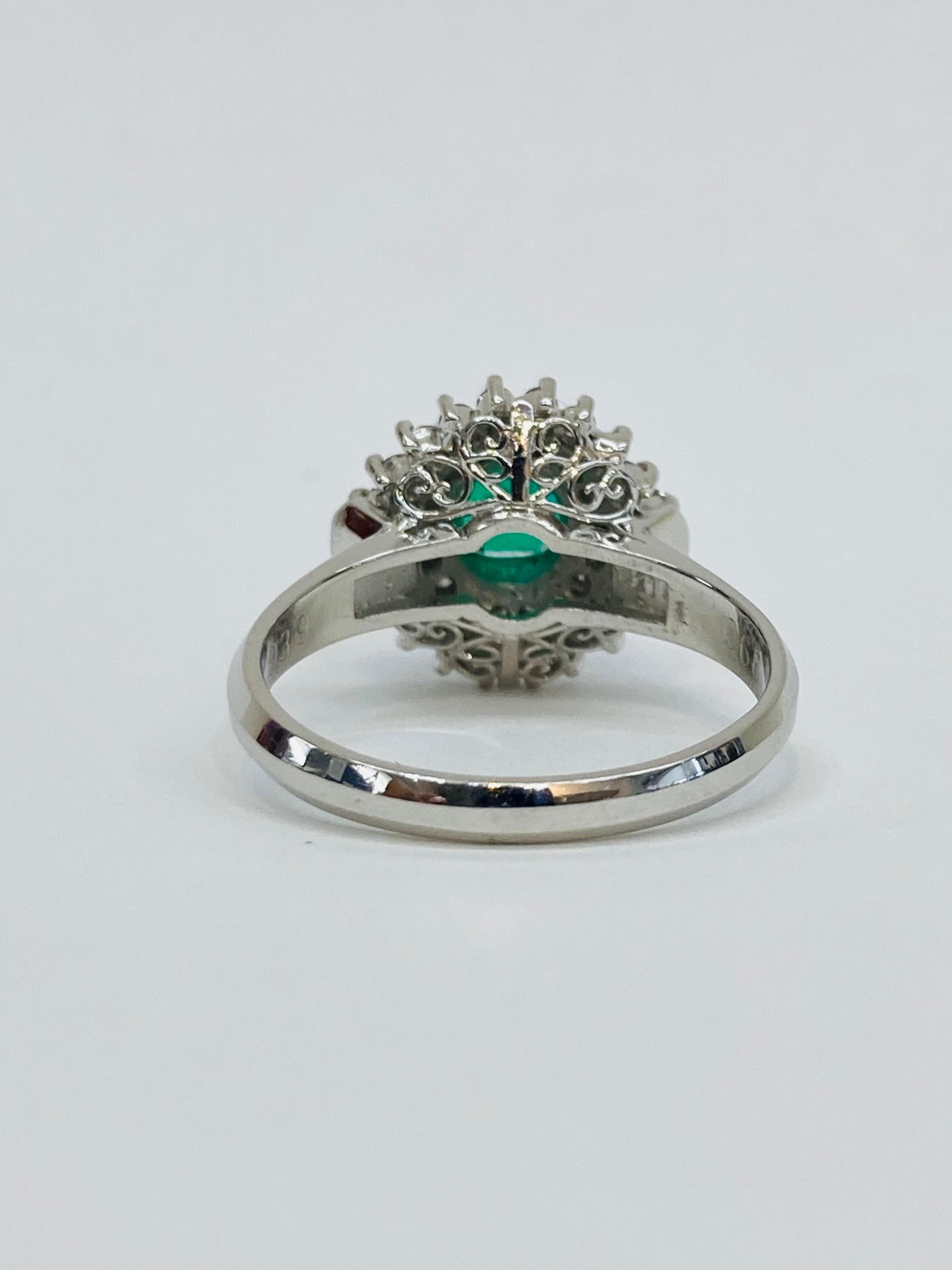 Bochic “Retro Vintage” Natural Emerald & Platinum Diamond Cluster Ring. In New Condition For Sale In New York, NY