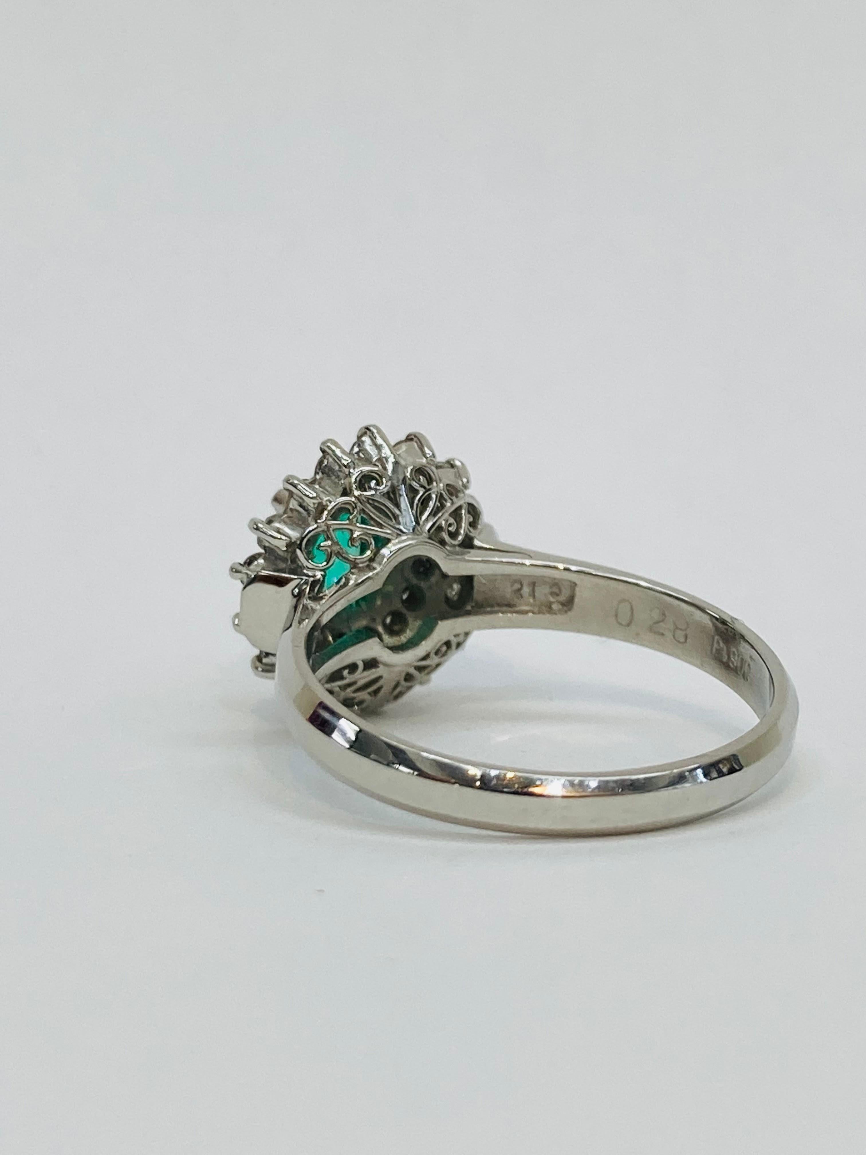 Bochic Retro Vintage Natürlicher Smaragd & Platin Diamant-Cluster-Ring. im Angebot 1