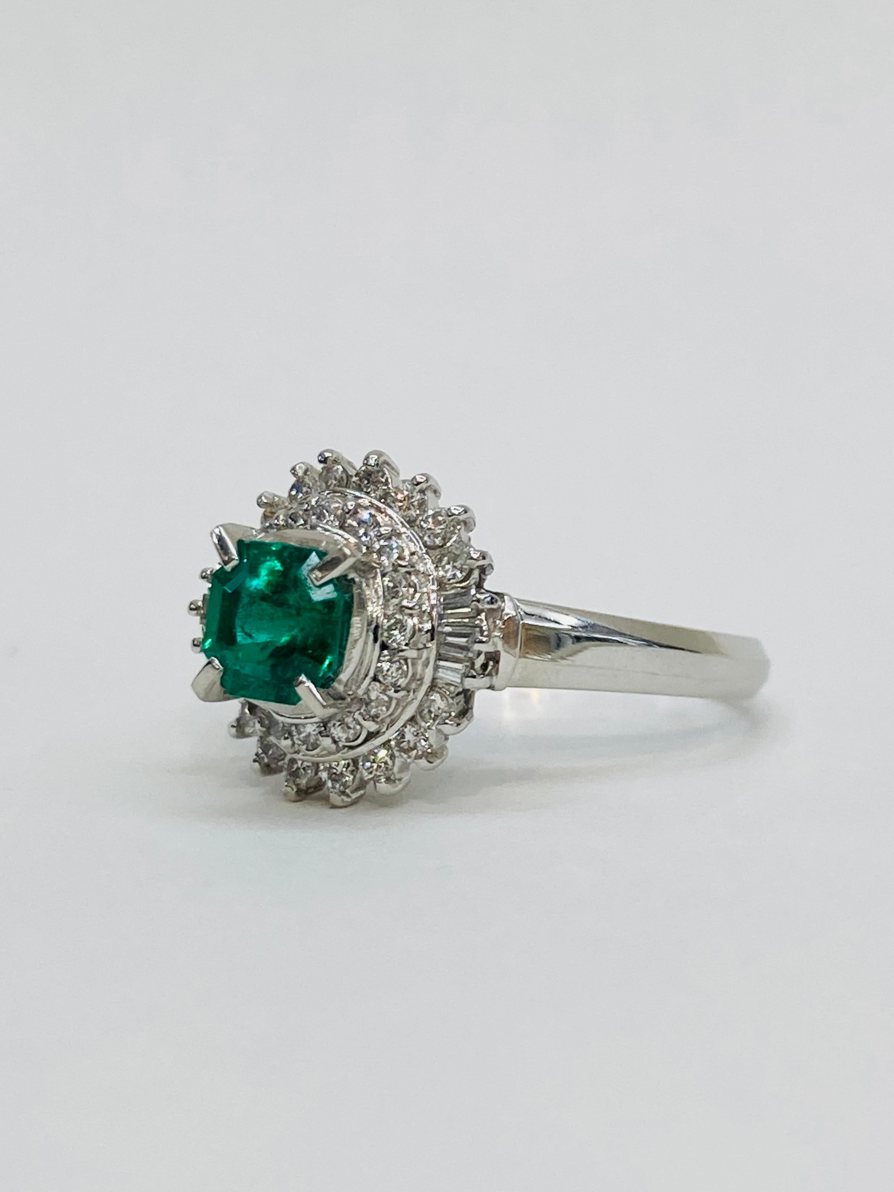 Bochic “Retro Vintage” Natural Emerald & Platinum Diamond Cluster Ring. For Sale 2