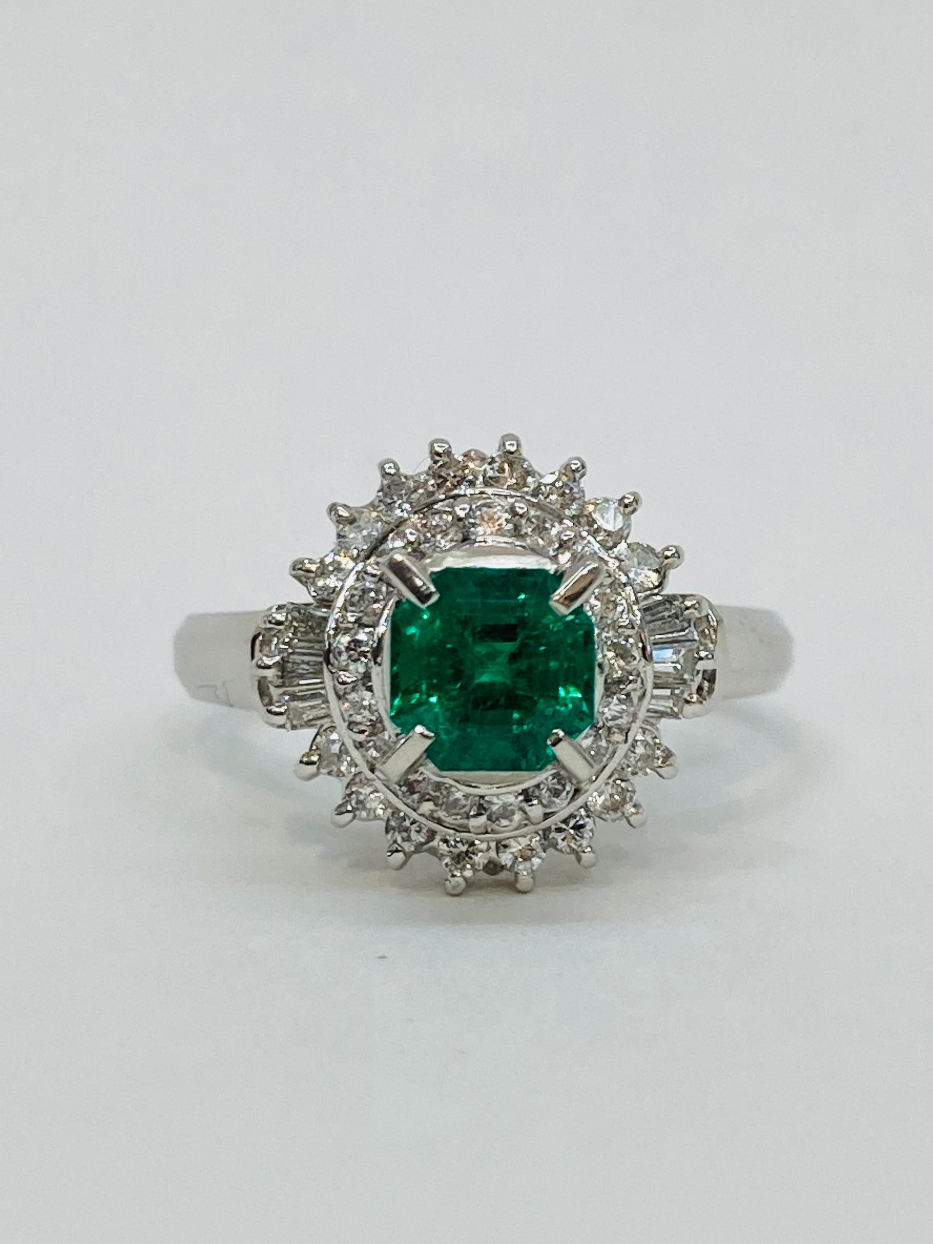 Bochic “Retro Vintage” Natural Emerald & Platinum Diamond Cluster Ring. For Sale 3