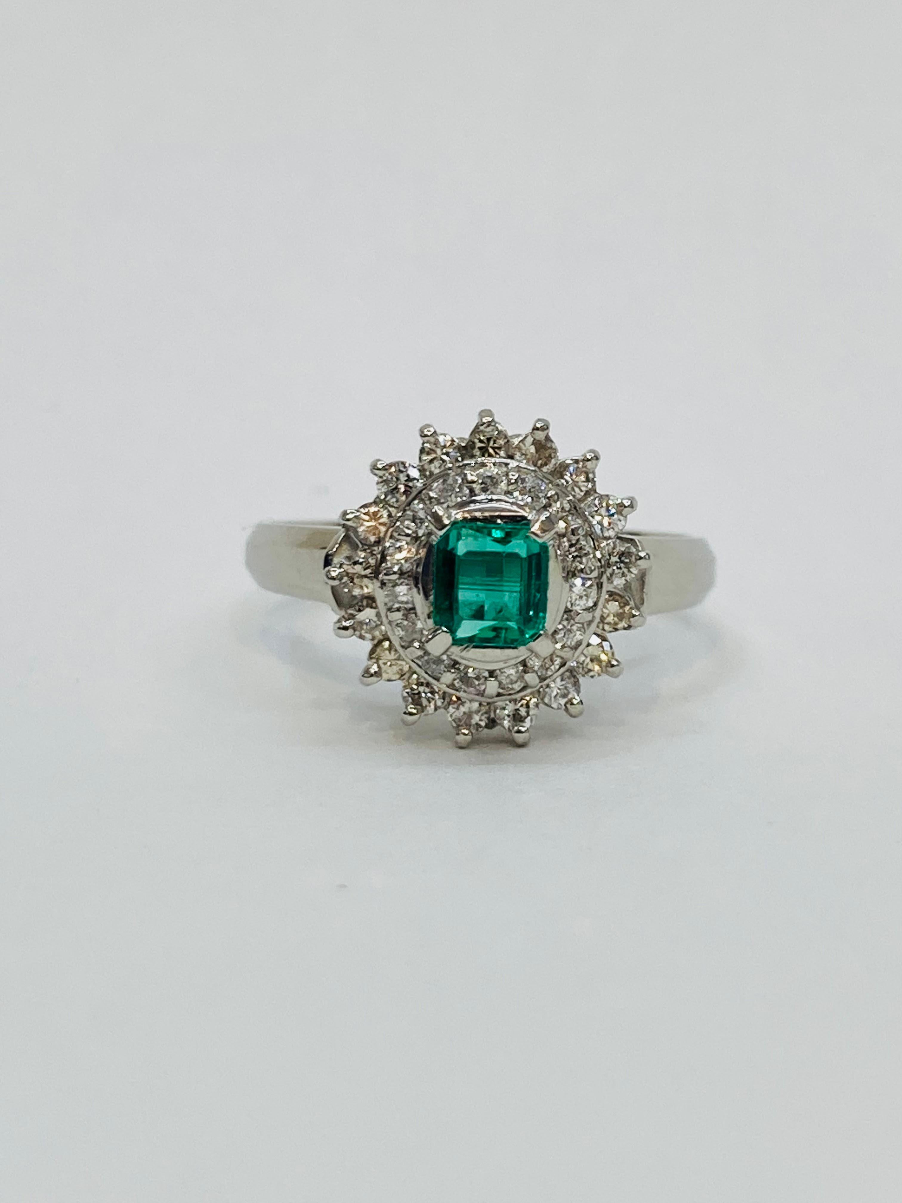 Bochic “Retro Vintage”  Natural Emerald & Platinum Diamond Cluster Ring For Sale 3