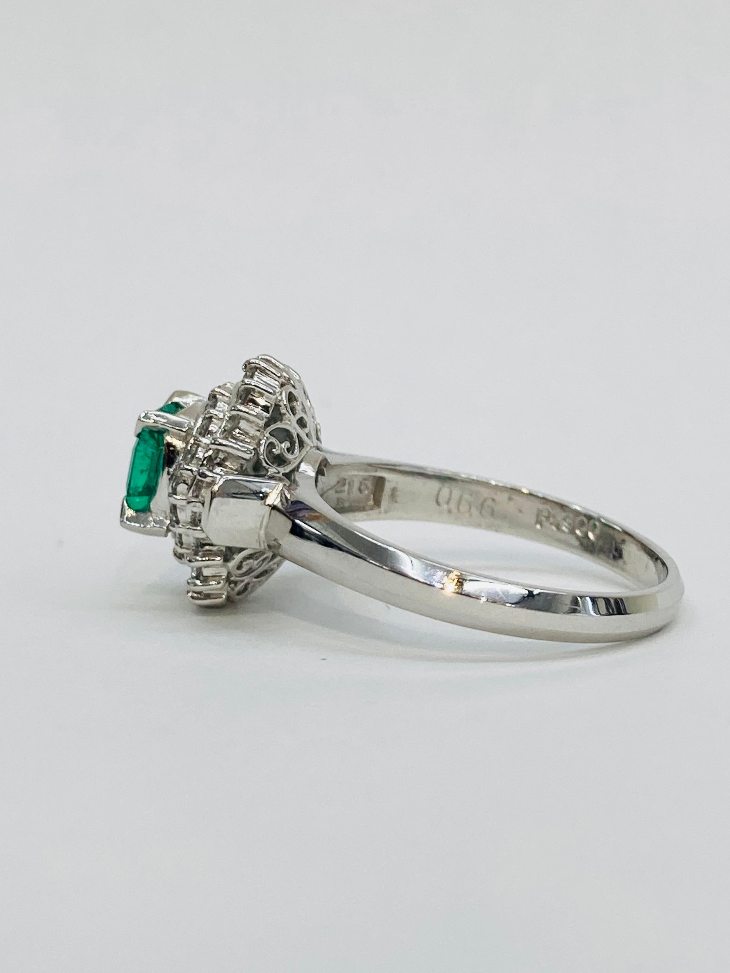 Bochic “Retro Vintage”  Natural Emerald & Platinum Diamond Cluster Ring For Sale 4