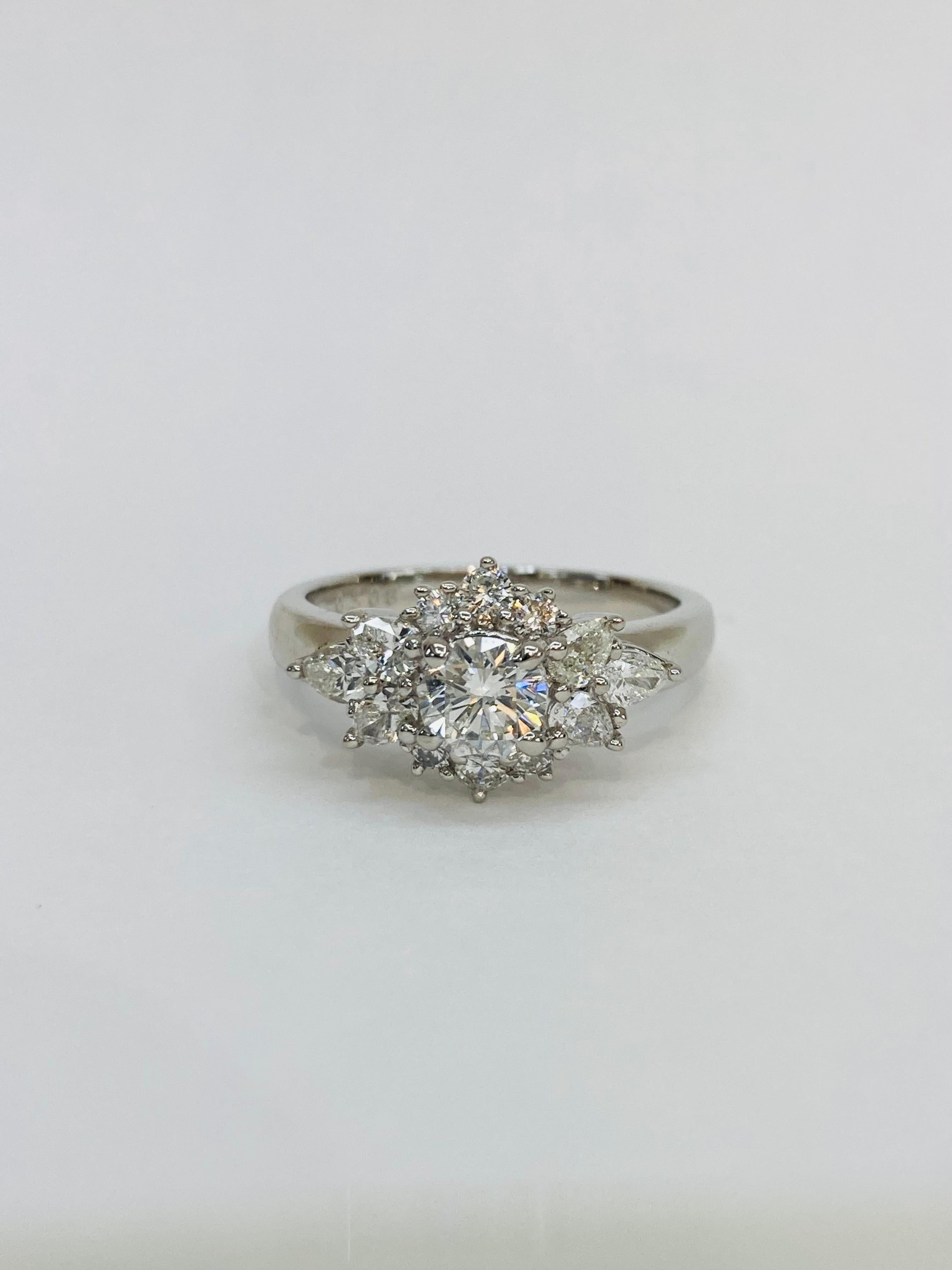 Bochic, bague vintage en platine et grappe de diamants ronds et multi-rondes Neuf - En vente à New York, NY