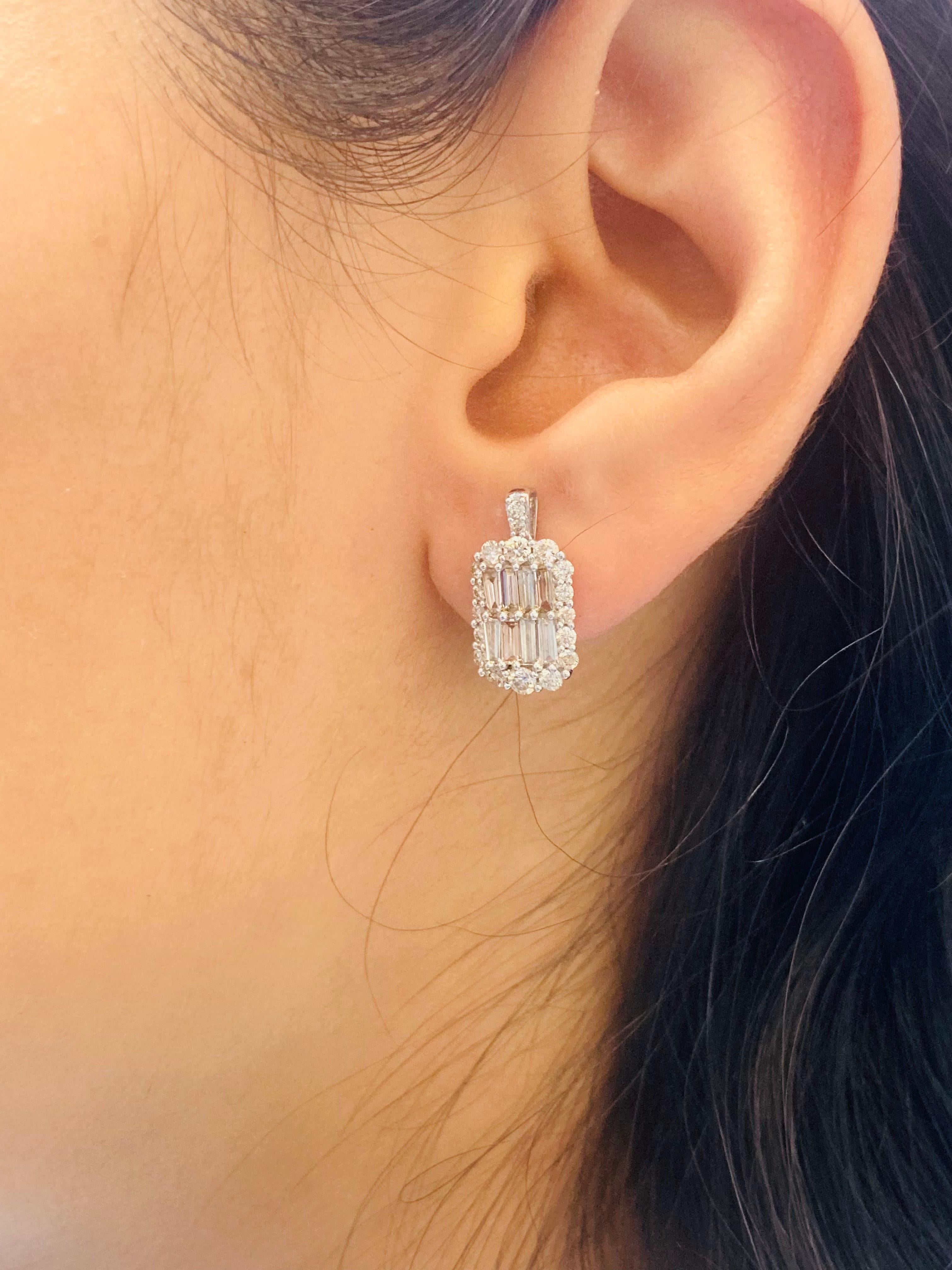 Bochic “Retro Vintage” Round & Baguette Diamond Earrings Set In 18K Gold  In New Condition For Sale In New York, NY