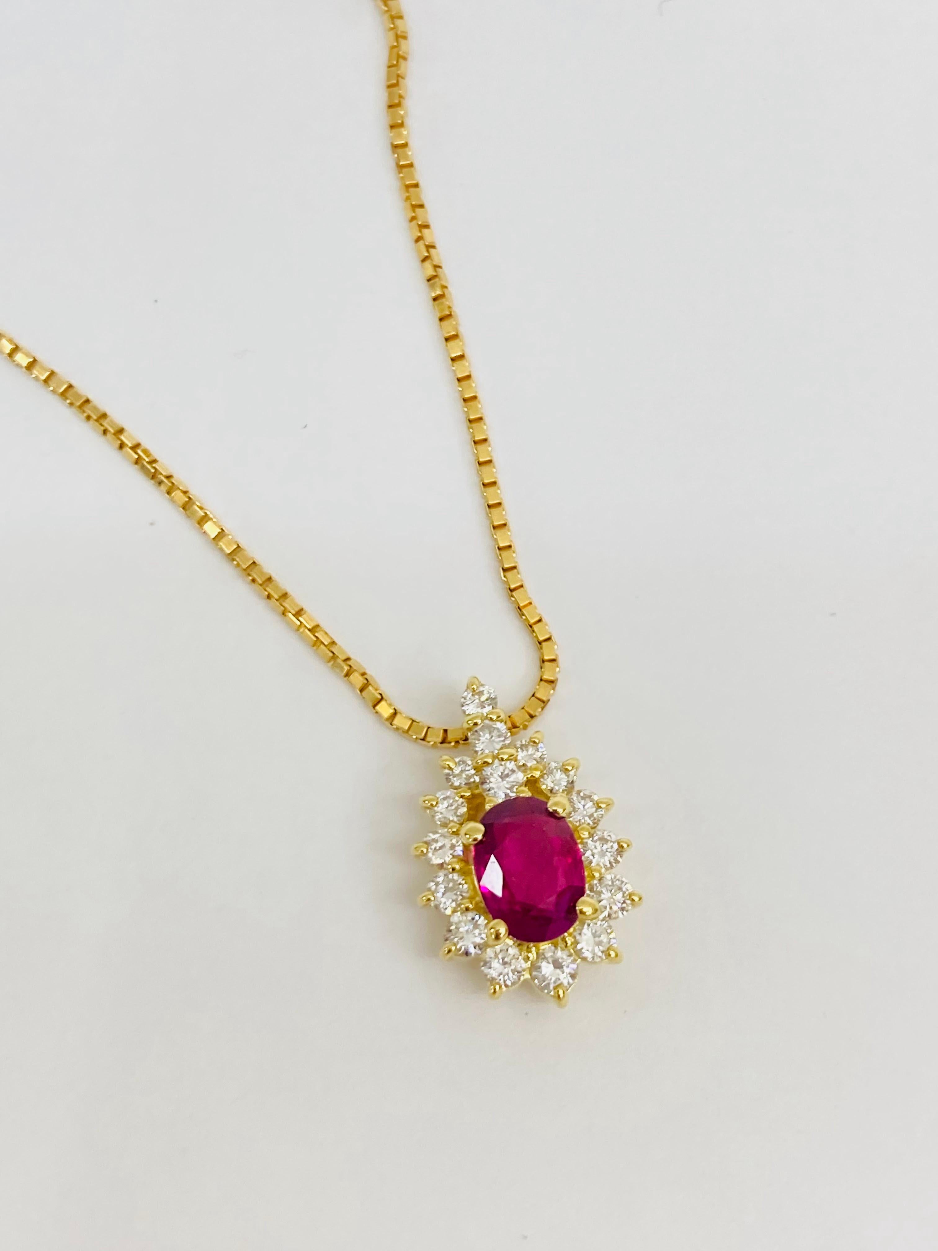 Rétro Bochic Collier vintage en or 18 carats serti de grappes de rubis et de diamants  en vente