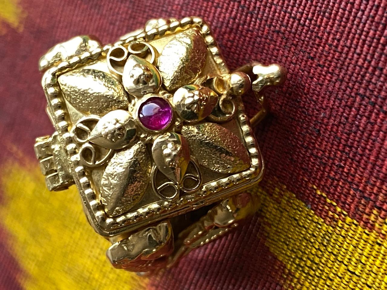 Women's or Men's Bochic Vintage Gold Poison and Peacock Rings For Sale