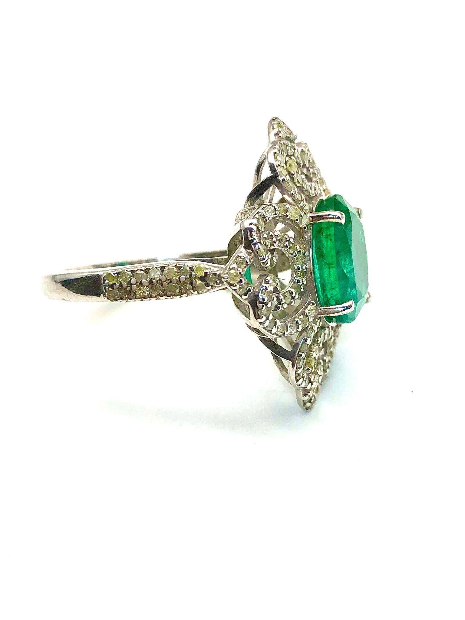 Bochic Vintage Ring aus 18 Karat Gold und Silber mit natürlichem Smaragd und Diamant (Retro) im Angebot