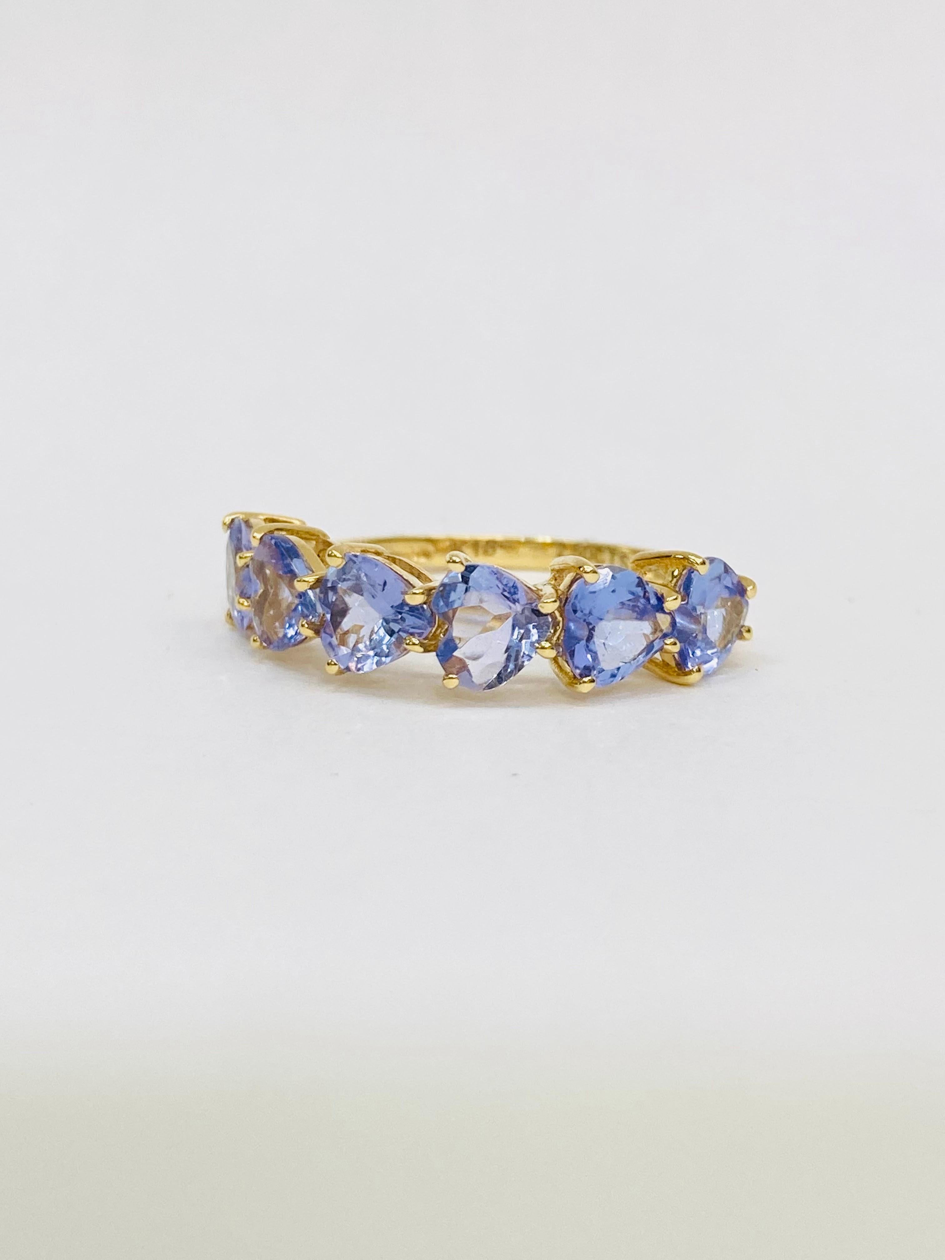 Bochic “Vintage Retro” Eternity 18 K Gold Rind, Heart Shape Purple Tanzanite In New Condition For Sale In New York, NY