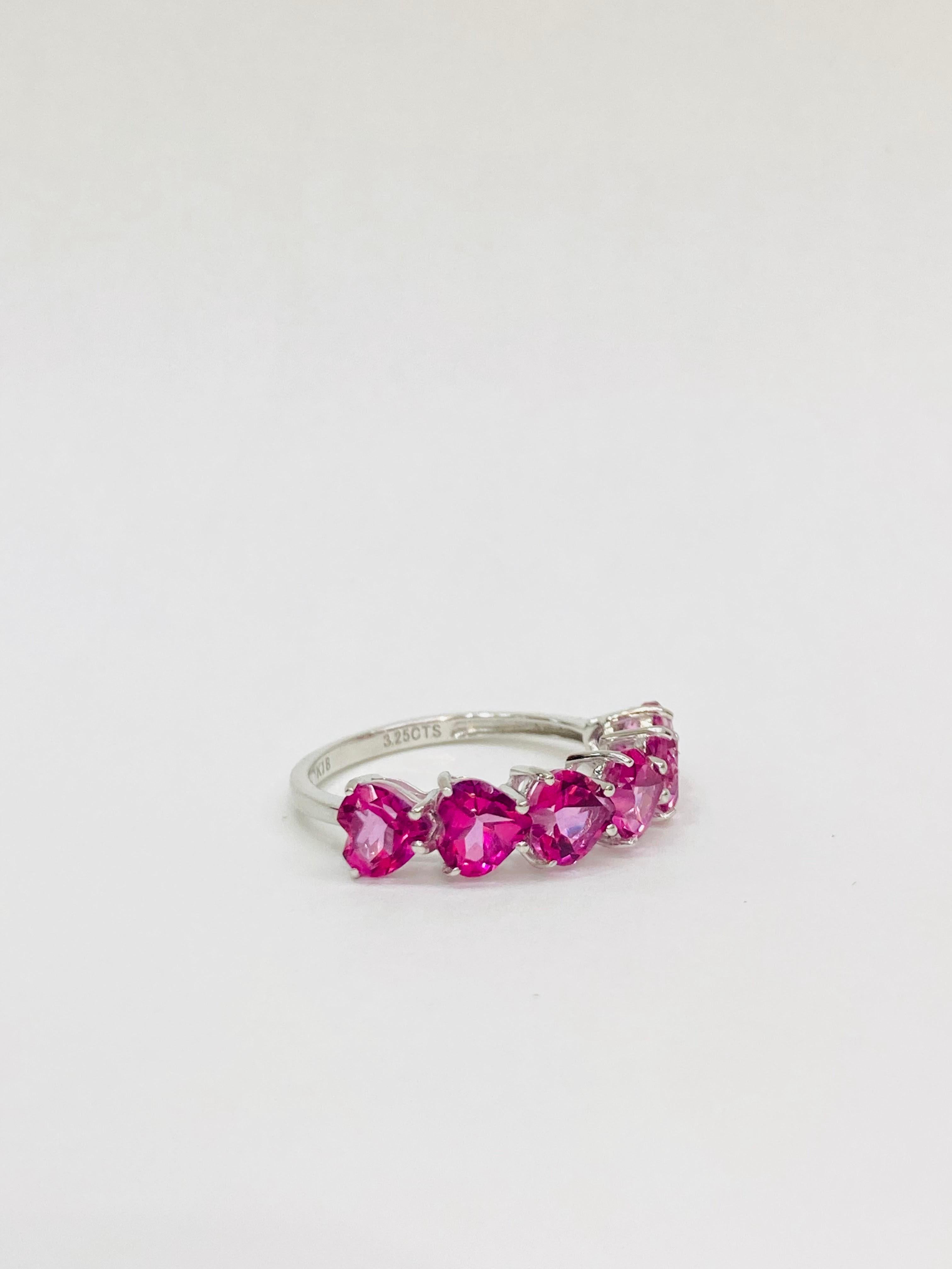 Bochic “Vintage Retro” Eternity 18K Gold & Heart Shape Hot Pink Topaz Ring  In New Condition For Sale In New York, NY