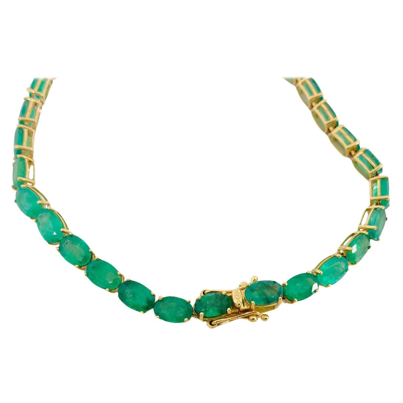 Bochic "Vintage Retro" Emeraudes naturelles ovales de Zambie serties dans de l'or 18K en vente
