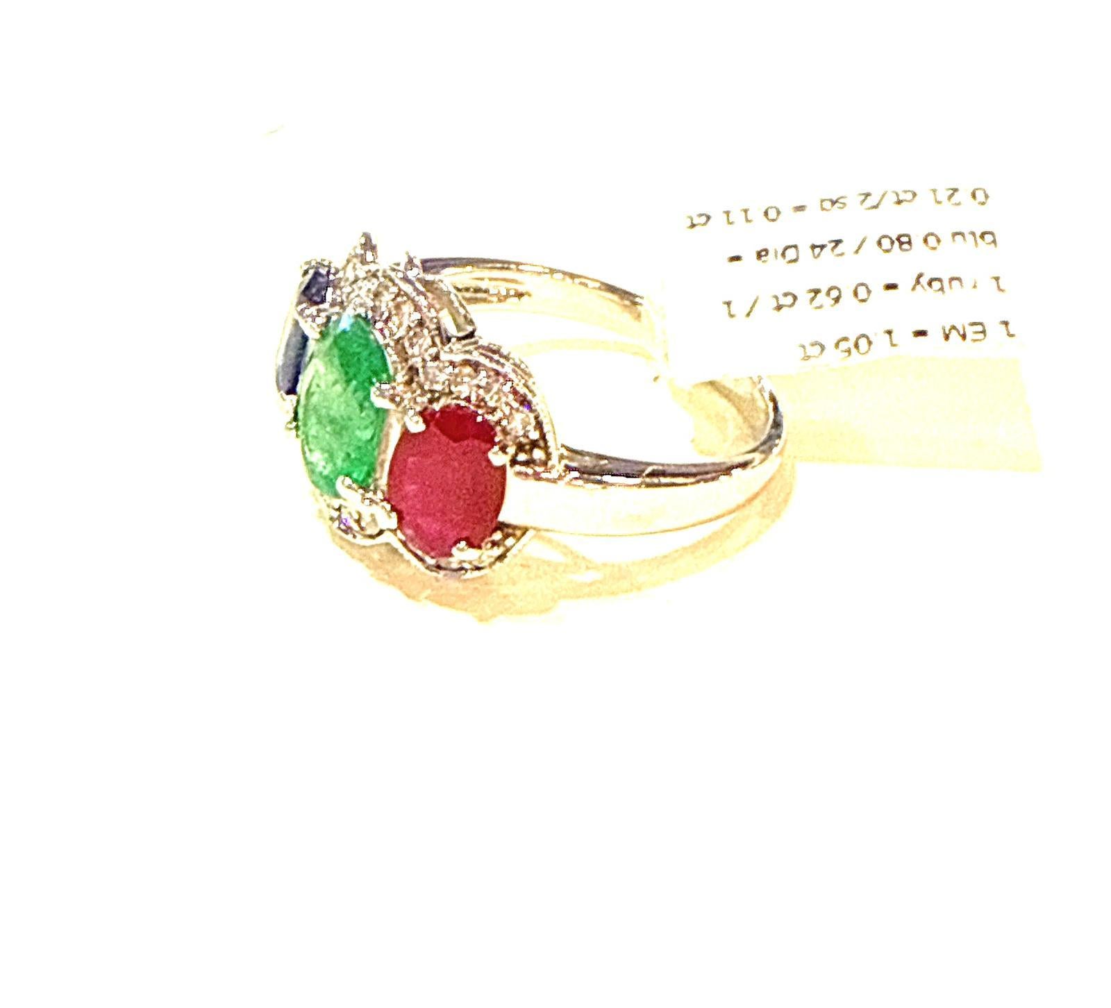 Anello vintage Bochic con zaffiro, smeraldo, rubino e diamante incastonati in oro bianco 18 carati in vendita 4