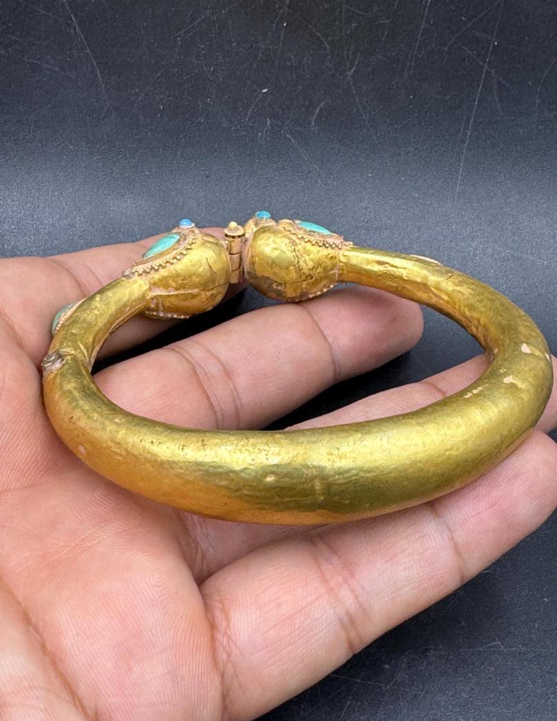 Bochic Vintage Löwenarmreif aus massivem 18 Karat Gold, Original, Herkunft Afghanistan im Angebot 1