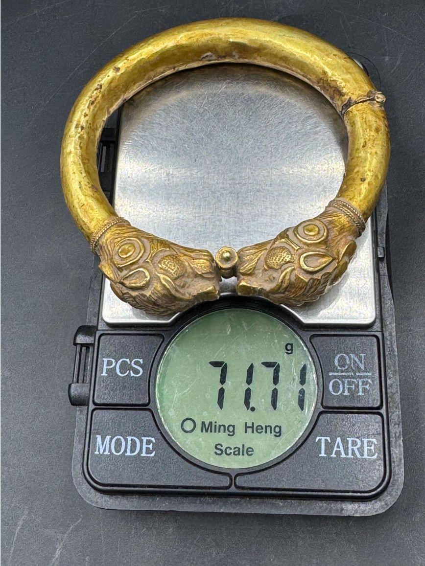 Bochic Vintage Löwenarmreif aus massivem 18 Karat Gold, Original, Herkunft Afghanistan im Angebot 2