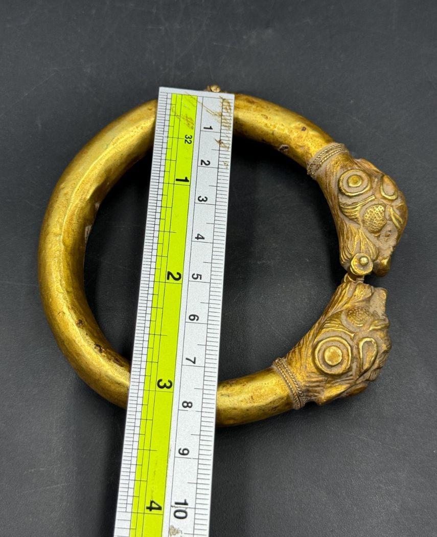 Bochic Vintage Löwenarmreif aus massivem 18 Karat Gold, Original, Herkunft Afghanistan im Angebot 4