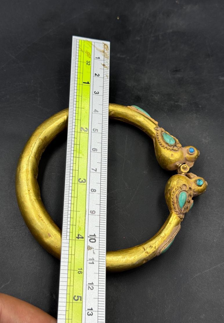 Anglo-Indian Bochic “Vintage” Solid 18K Yellow Gold Bangle With Old Turquoise, Original For Sale
