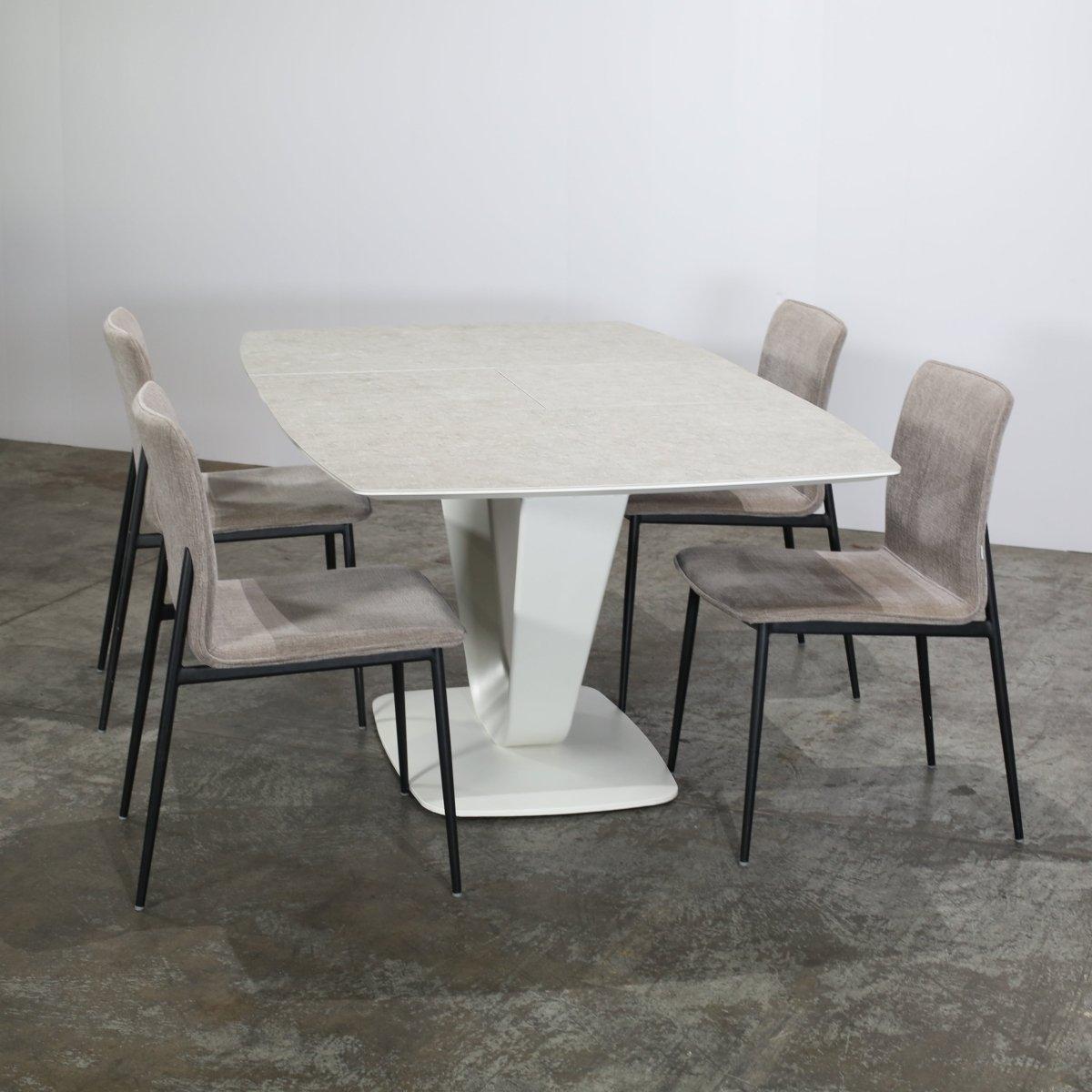 Metallo Tavolo da pranzo BoConcept Alicante di ARDE in vendita