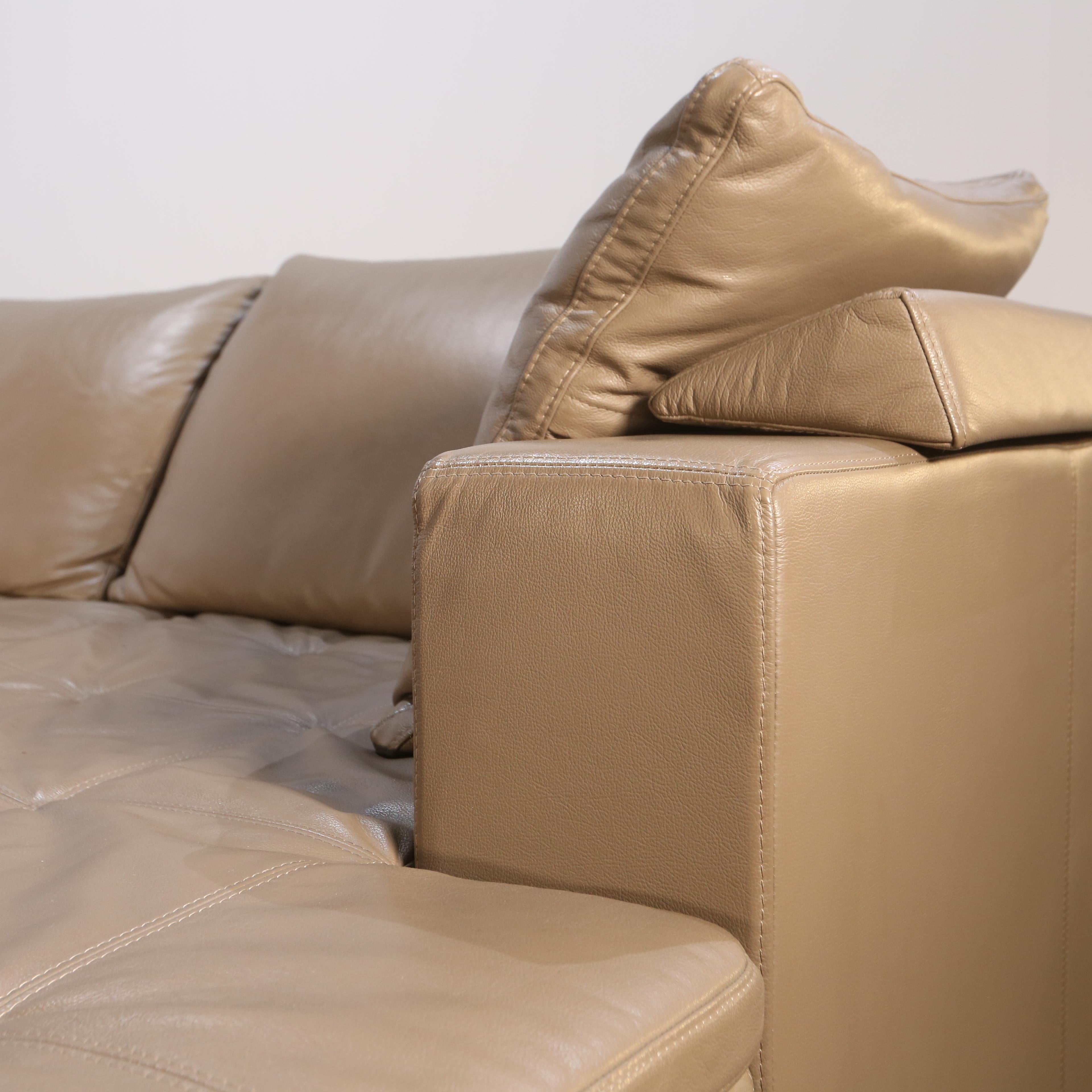 Moderne BoConcept Canapé Mezzo en cuir beige en vente