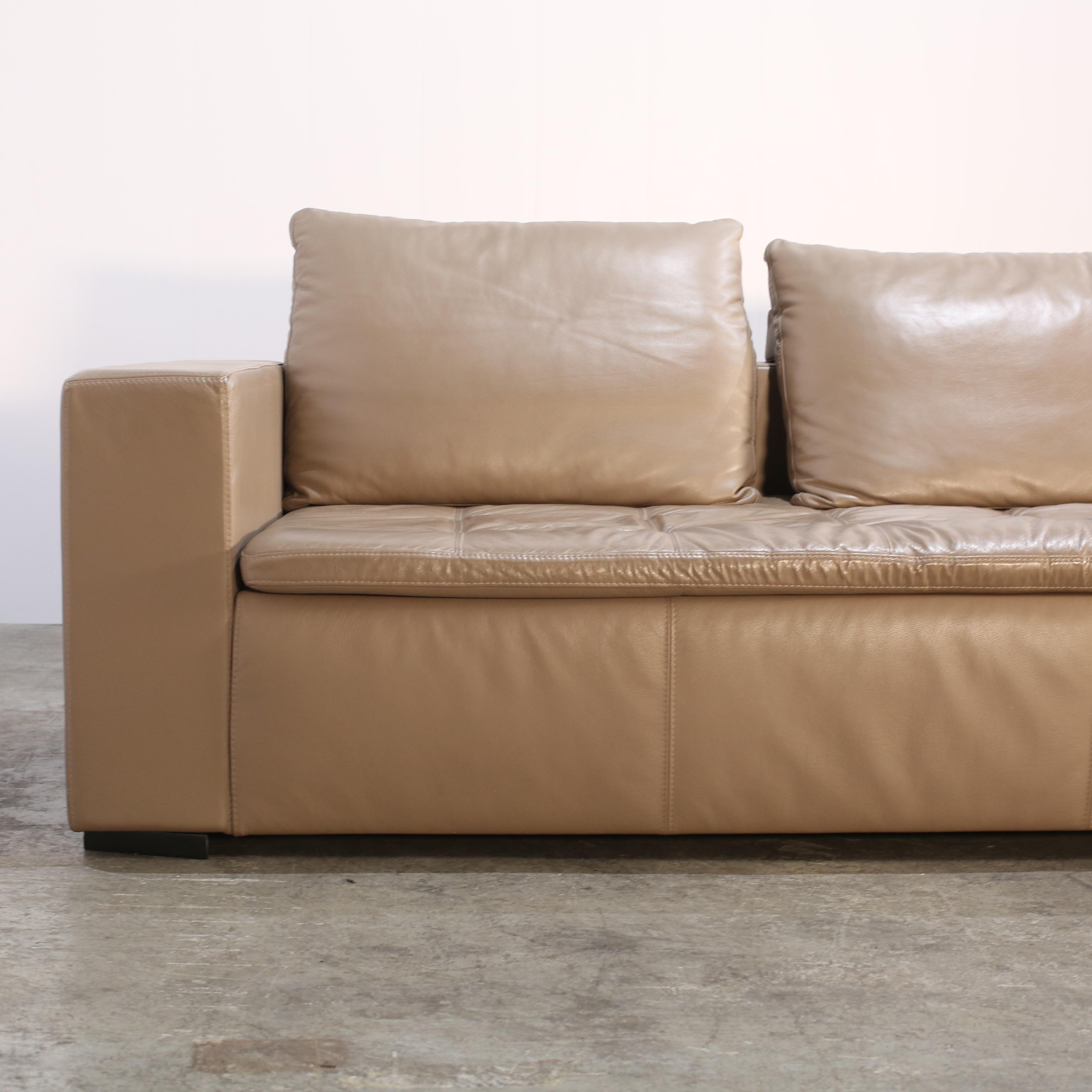BoConcept Canapé Mezzo en cuir beige Bon état - En vente à Basildon, London