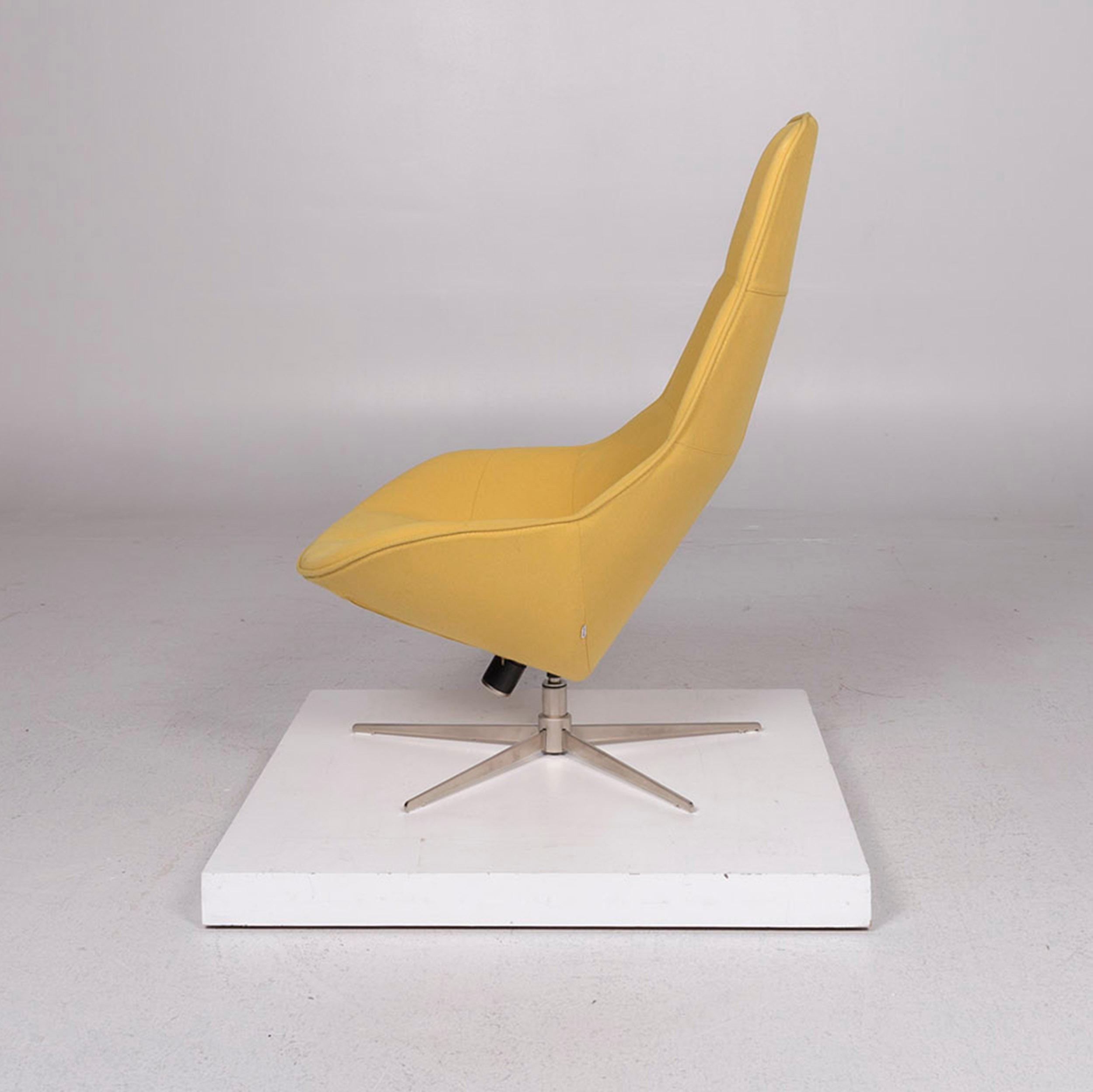 BoConcept Boston Fabric Armchair Yellow In Excellent Condition In Cologne, DE