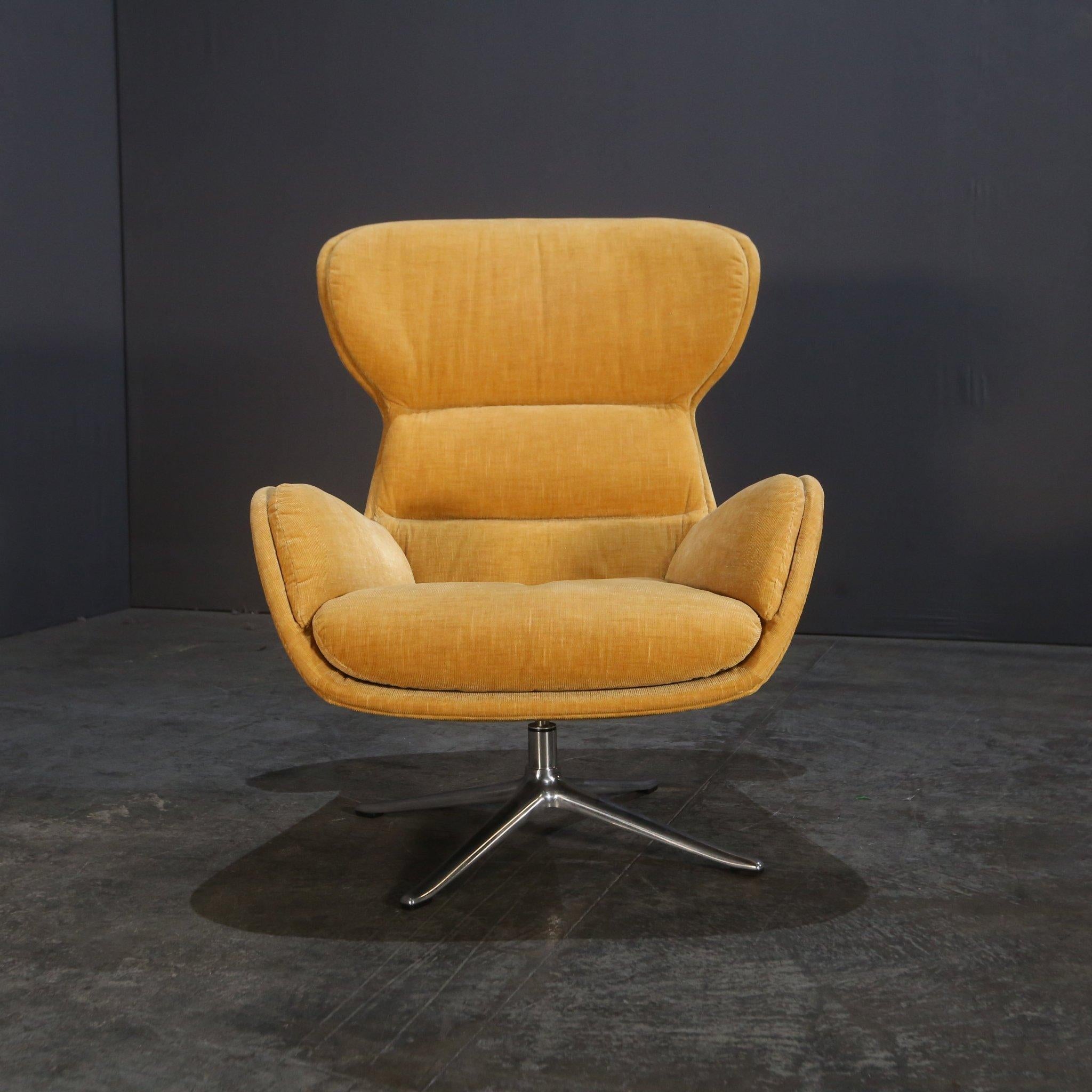 Chaise BoConcept jaune velours côtelé à fonction pivotante en vente 6