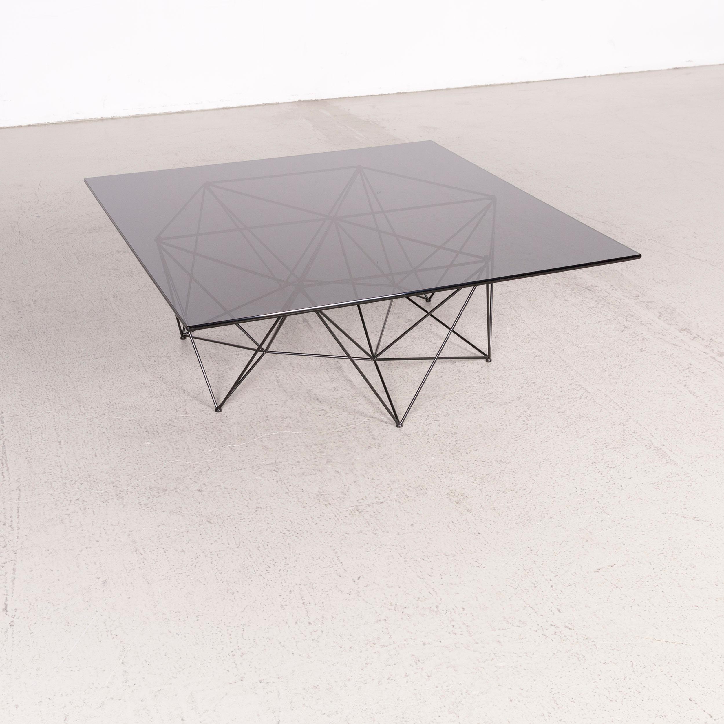 We bring to you a BoConcept designer glass table black coffee table.
 

Product measures in centimeters:

Depth: 100
Width: 100
Height: 40.




 