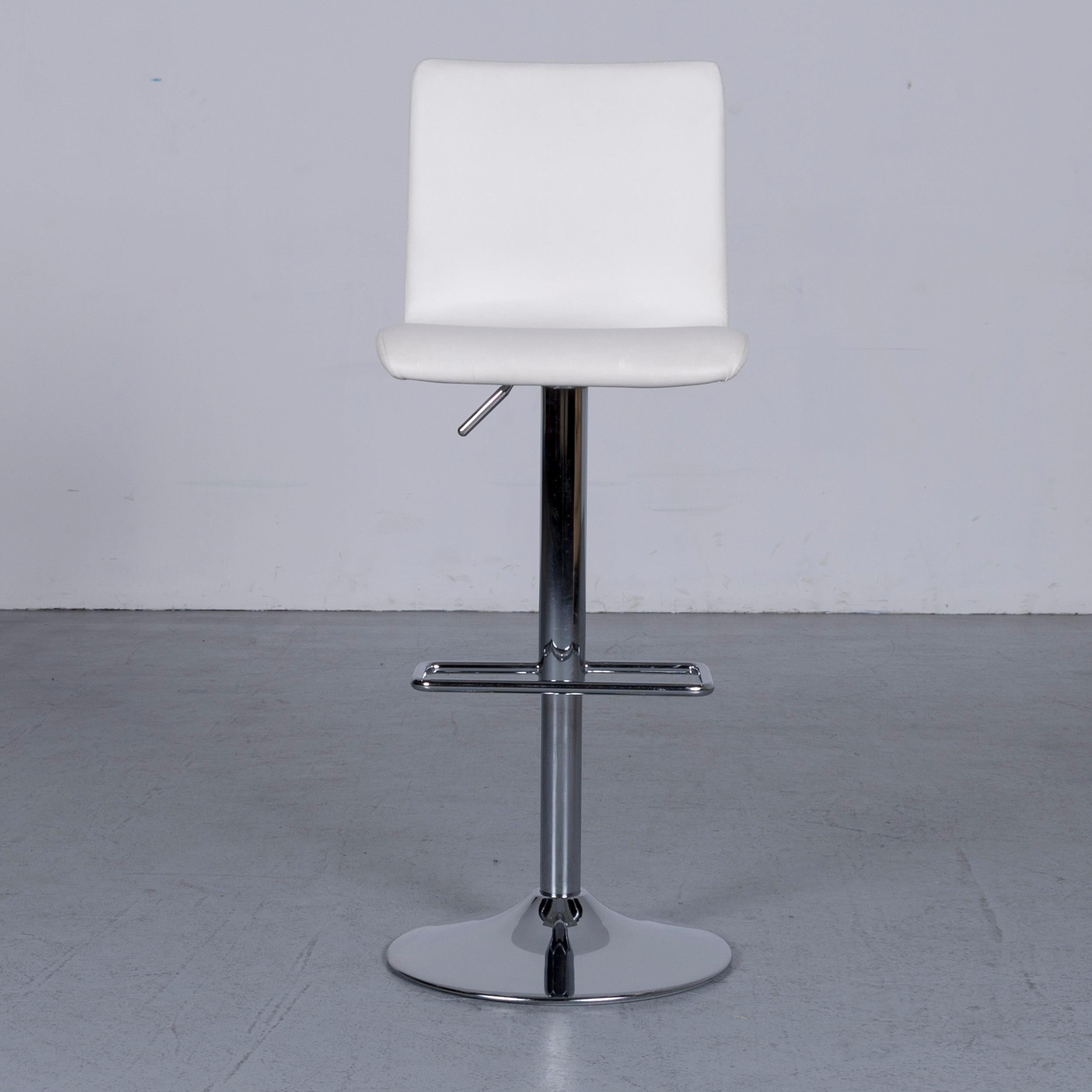 We bring to you an BoConcept designer leather barstool in crème white leather metal frame.


































  