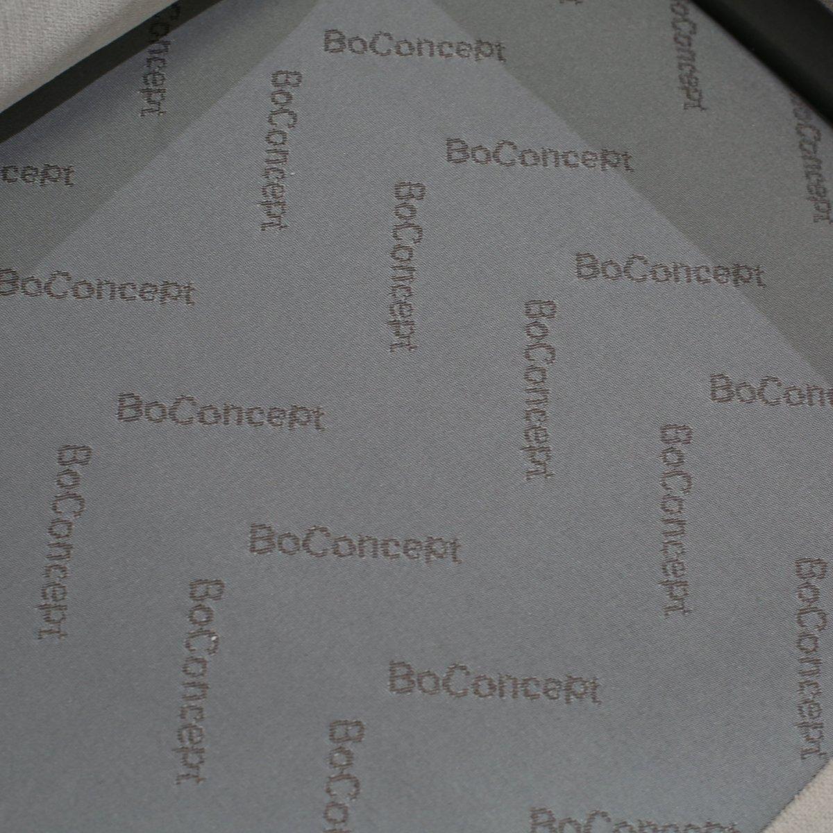 Voici le canapé d'angle Indivi de BoConcept, le complément idéal de tout espace de vie moderne. Ce luxueux canapé affiche un design élégant et contemporain, avec ses lignes épurées et ses coussins moelleux créant une option d'assise confortable et