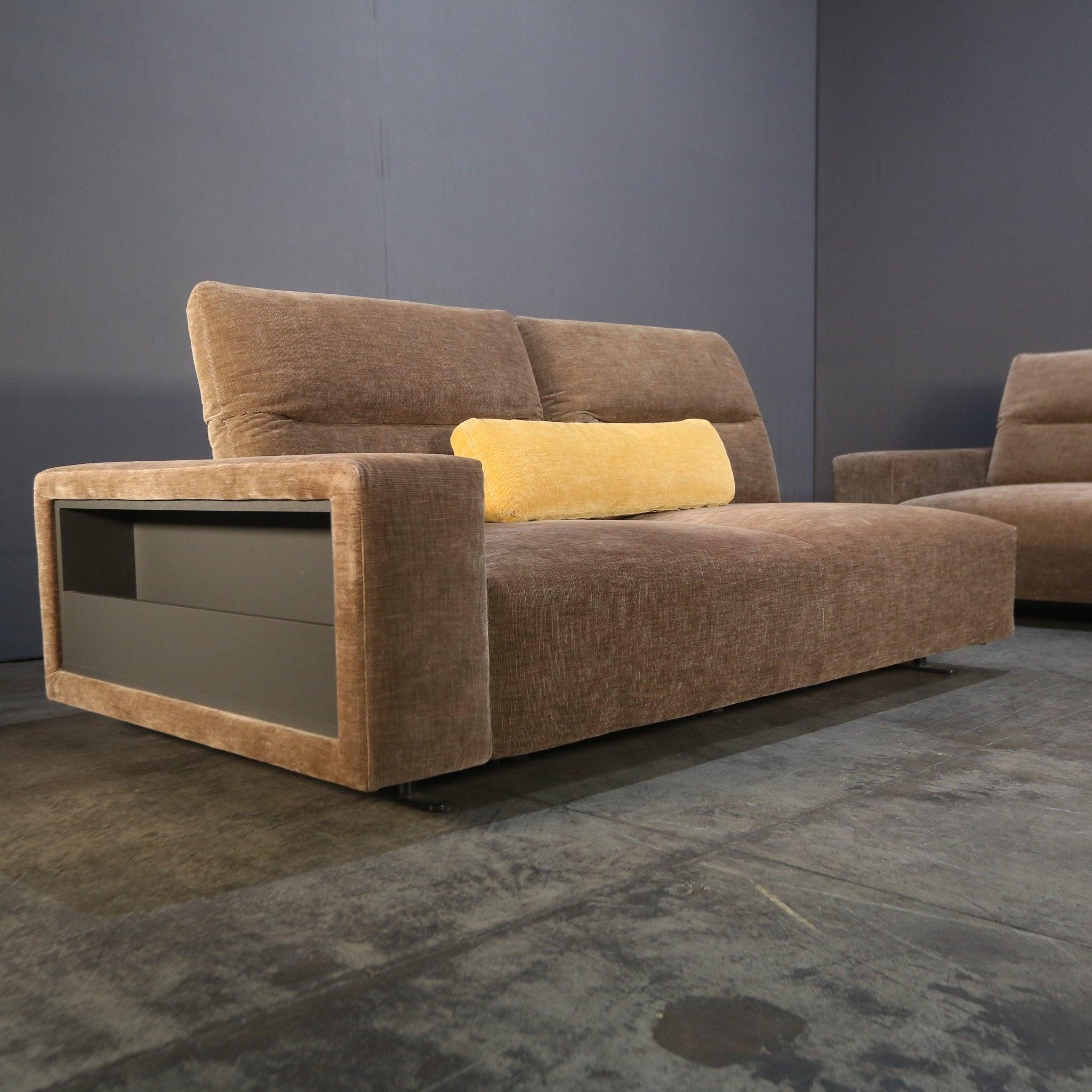 Sofá modular grande BoConcept con respaldo ajustable y secciones de almacenamiento 3