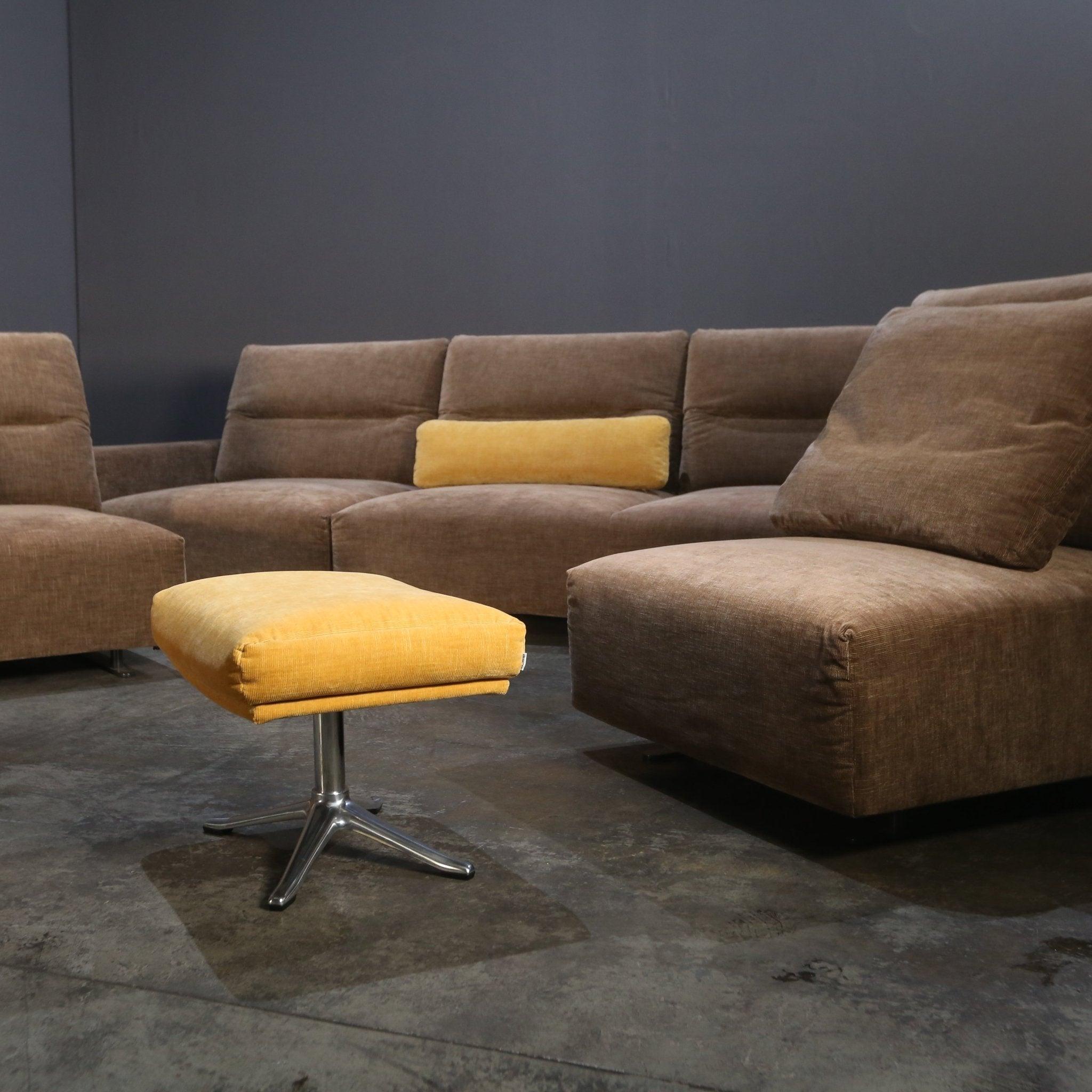Sofá modular grande BoConcept con respaldo ajustable y secciones de almacenamiento 4