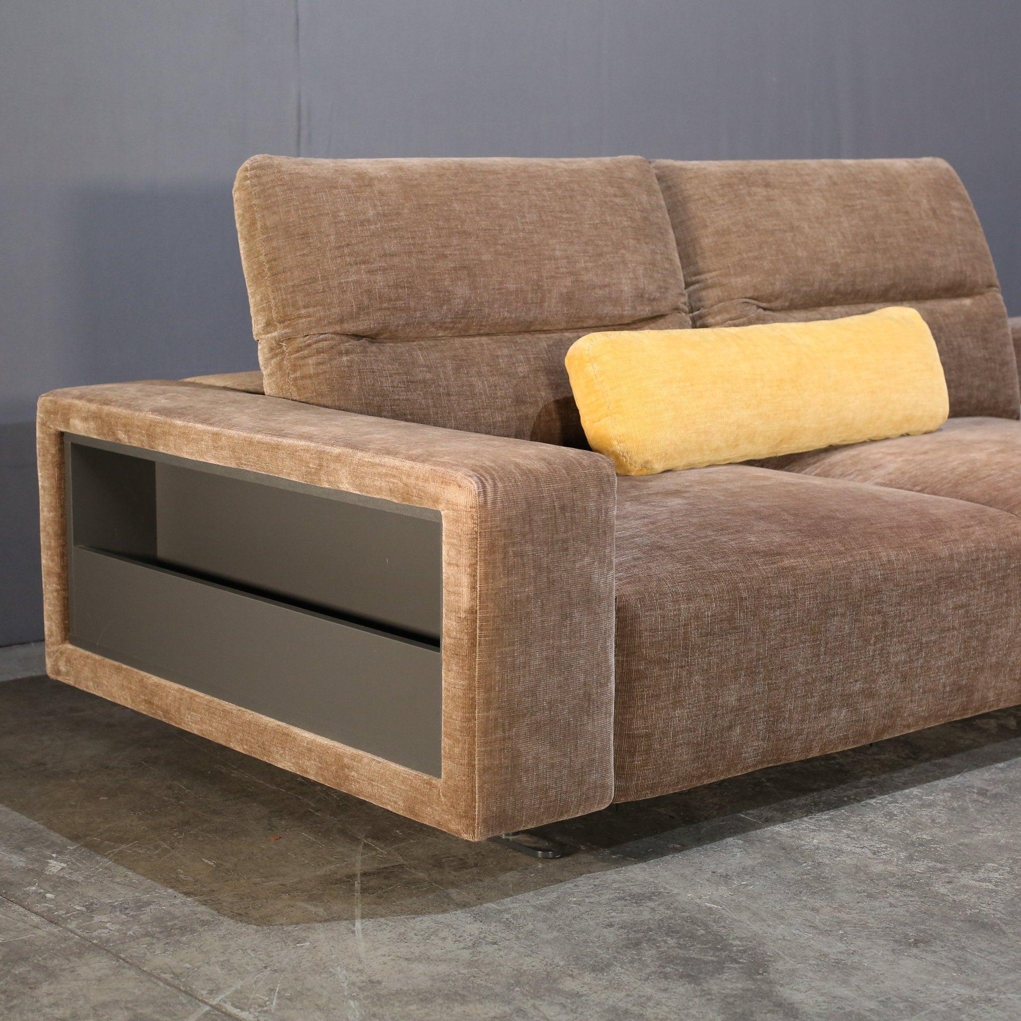 Sofá modular grande BoConcept con respaldo ajustable y secciones de almacenamiento en Bueno Estado en Basildon, London