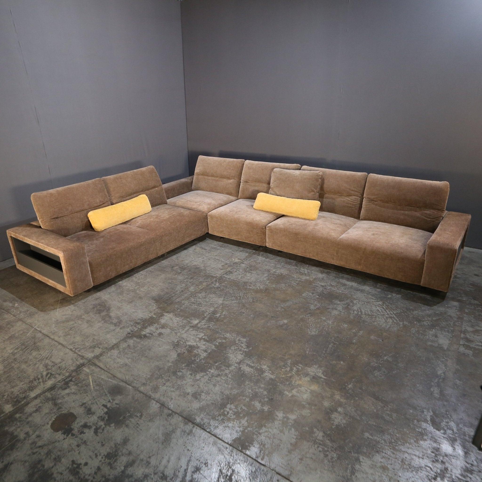 Sofá modular grande BoConcept con respaldo ajustable y secciones de almacenamiento Tela