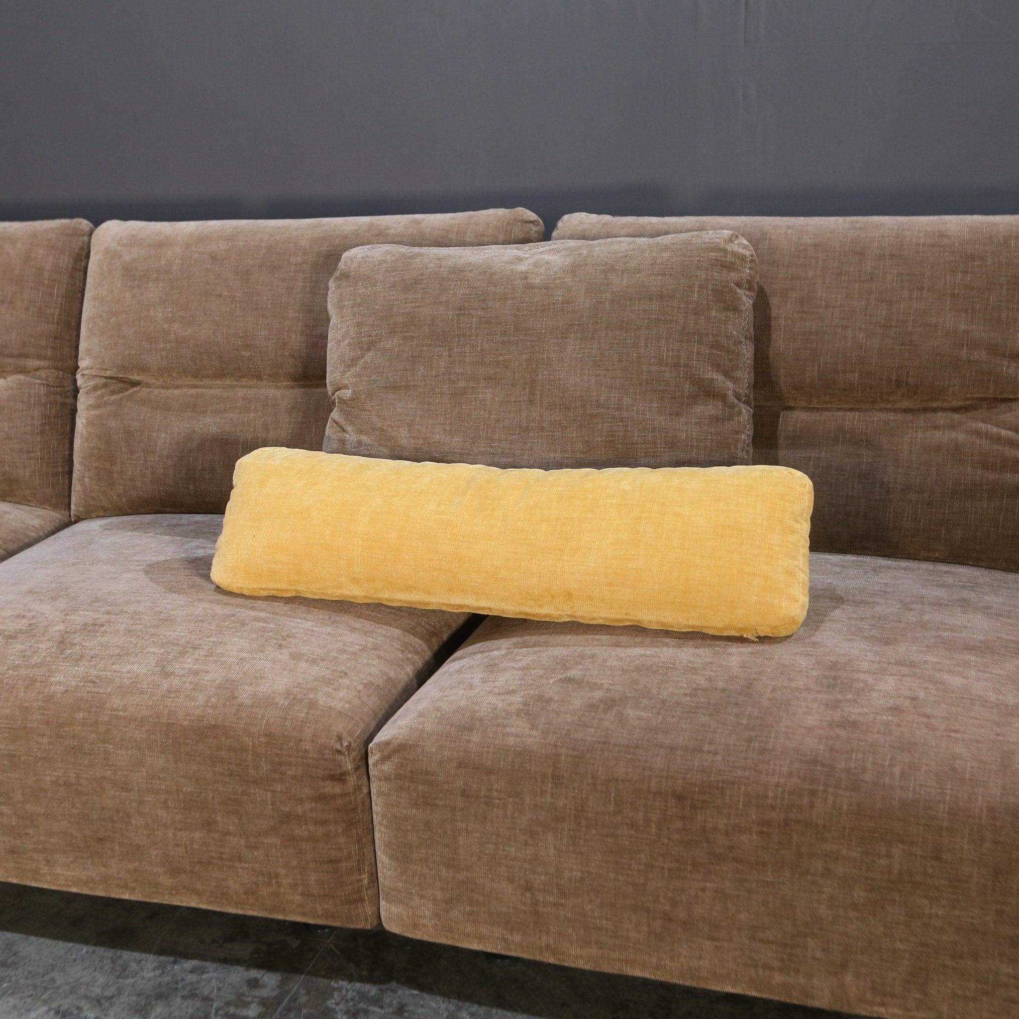 Sofá modular grande BoConcept con respaldo ajustable y secciones de almacenamiento 2
