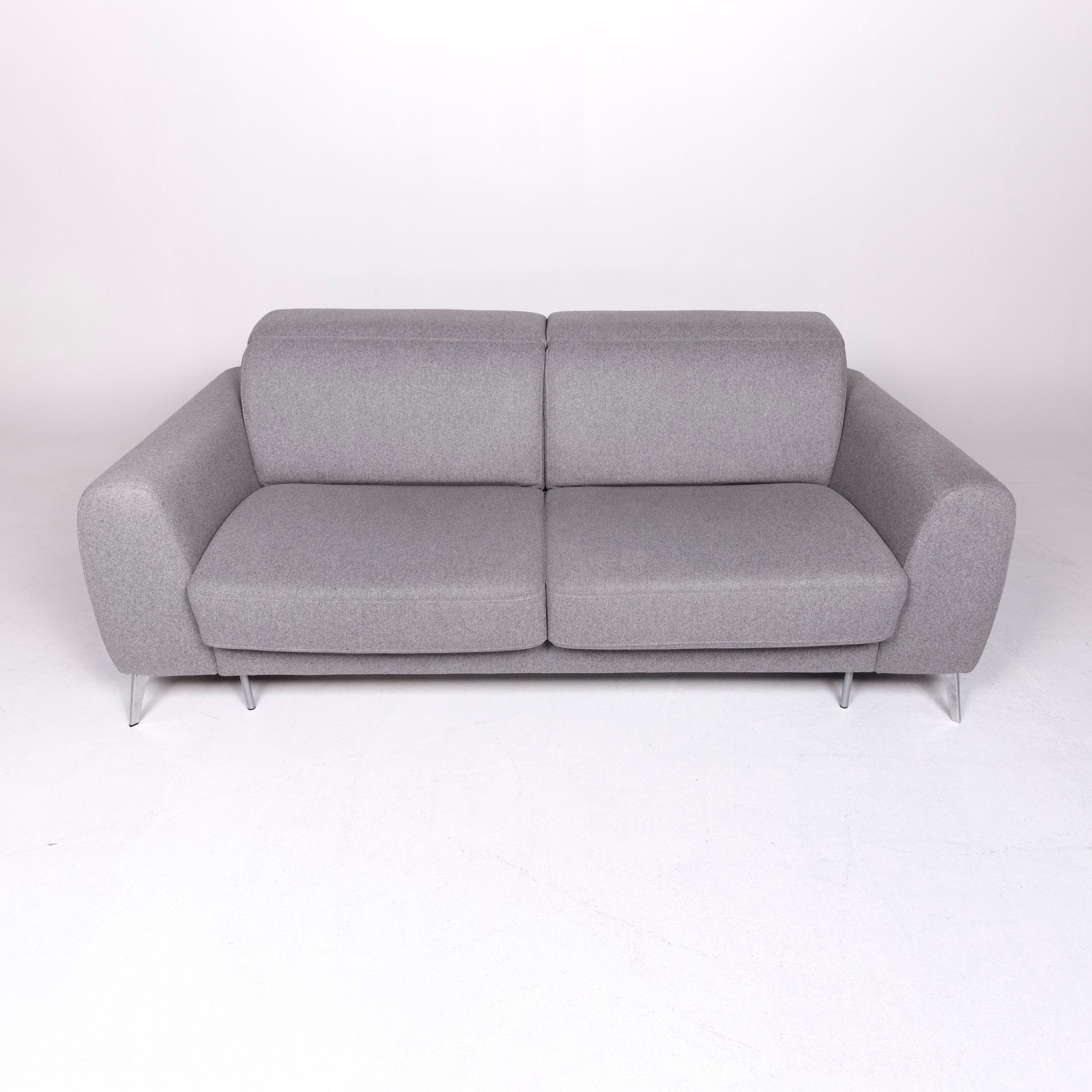 BoConcept Madison Designer Fabric Gray Feature Sofa Bed Two-Seat Couch In Good Condition In Cologne, DE