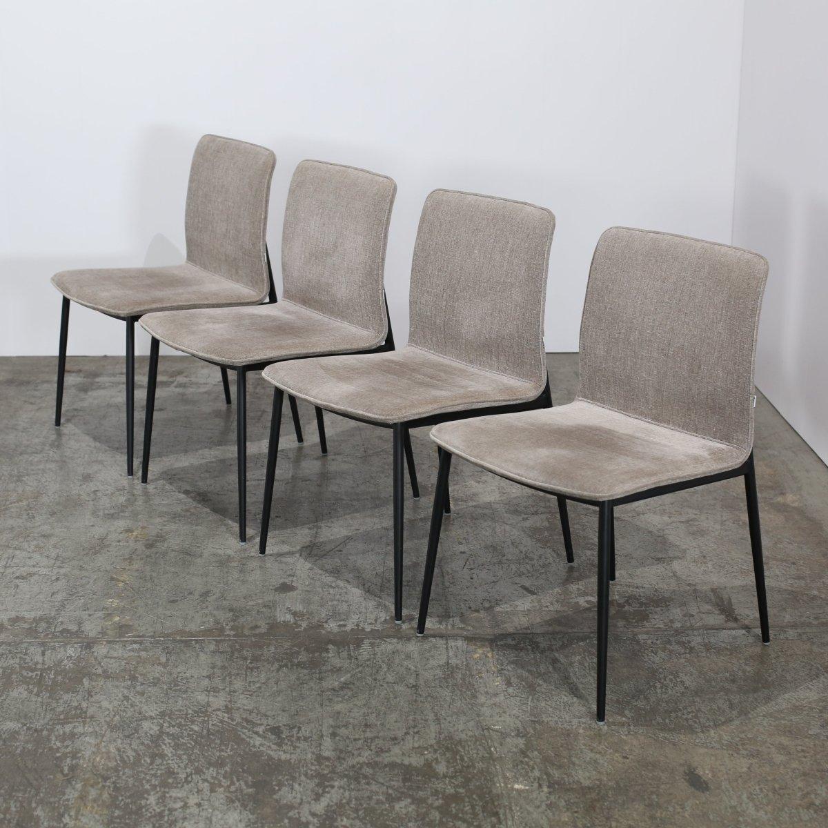 XXIe siècle et contemporain BoConcept Chaise de salle à manger Newport par Henrik Pedersen, lot de quatre en vente