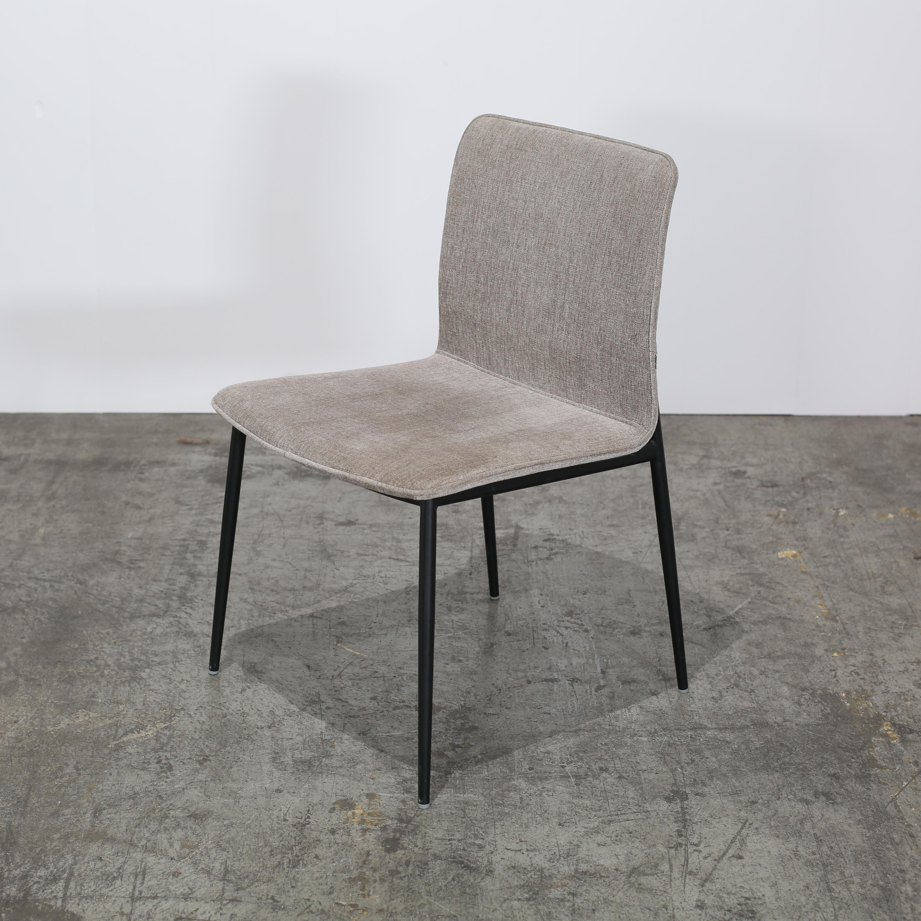 BoConcept Chaise de salle à manger Newport par Henrik Pedersen, lot de quatre en vente 1