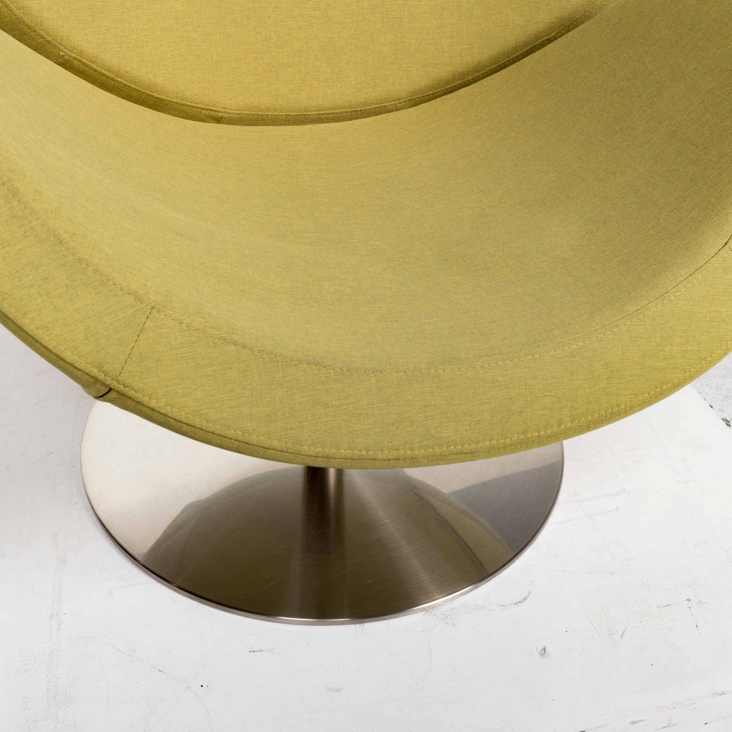 We present to you a BoConcept Ogi fabric armchair incl. Stool green lime green swivel chair.

Product measurements in centimeters:

Depth 87
Width 80
Height 86
Seat height 48
Rest height 59
Seat depth 54
Seat width 46
Back height