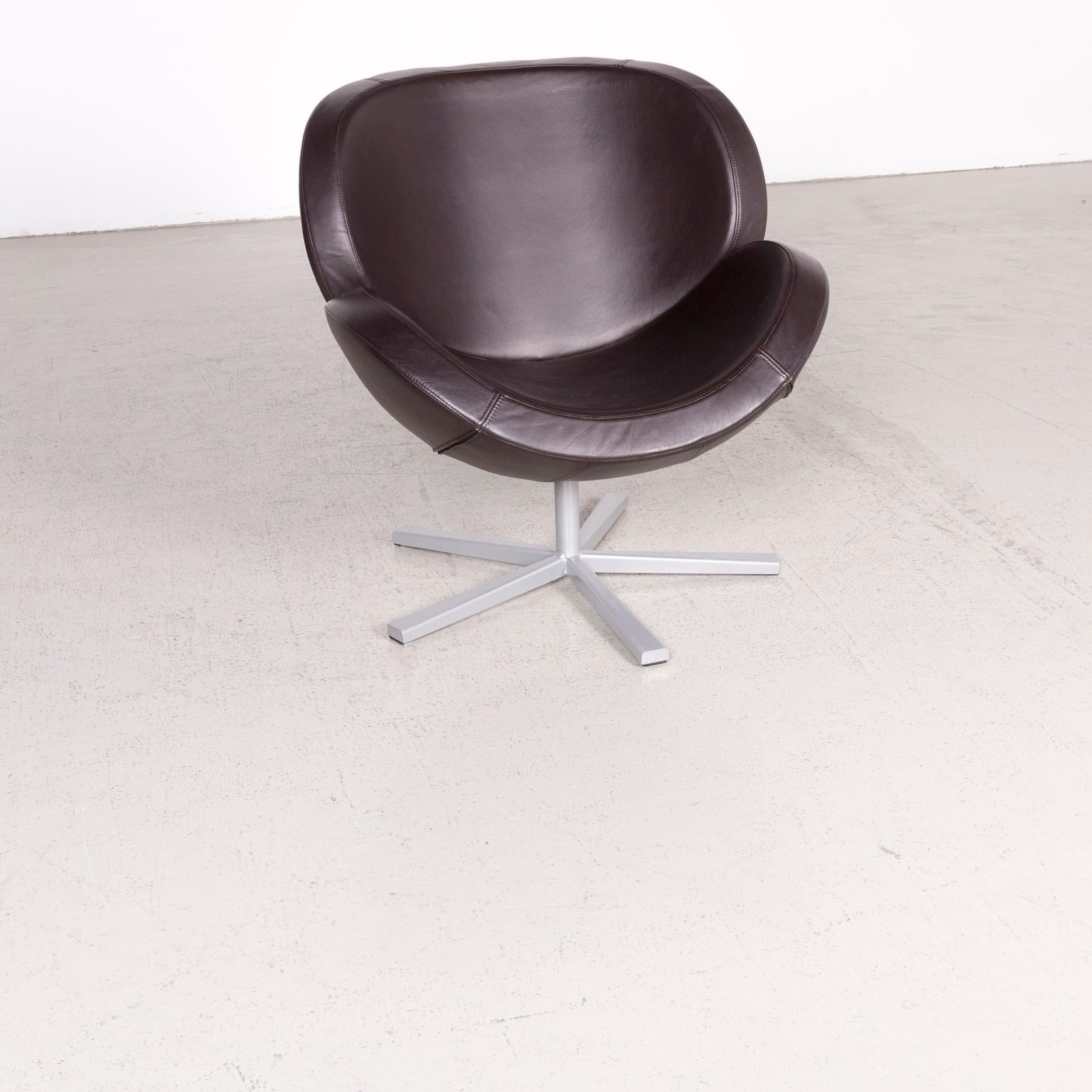 We bring to you a BoConcept Shelly designer leather armchair Brown genuine leather chair.

Product measurements in centimeters:

Depth 85
Width 80
Height 85
Seat-height 45
Rest-height 60
Seat-depth 55
Seat-width 45
Back-height 55.
  